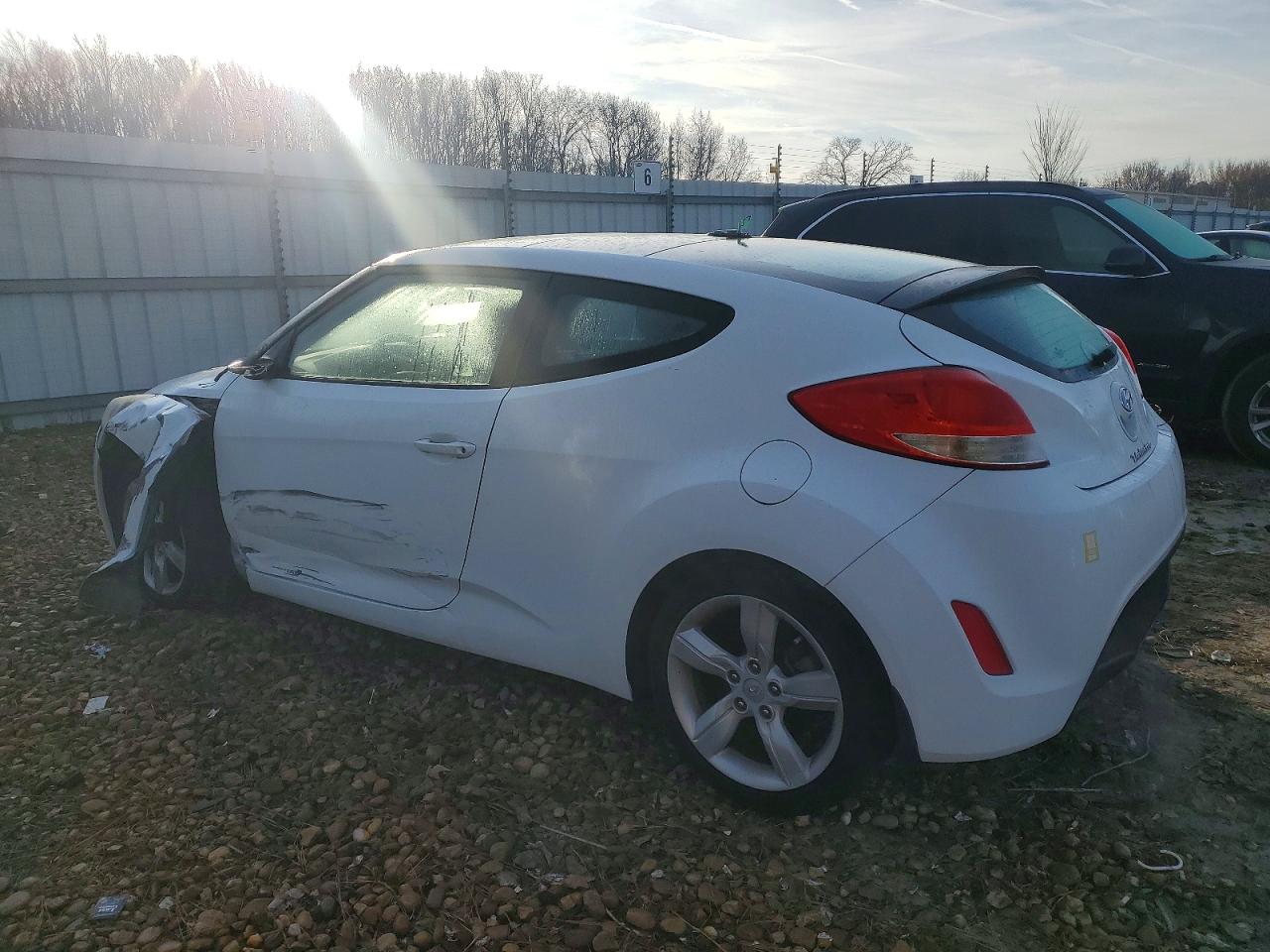 2014 HYUNDAI VELOSTER photo 2
