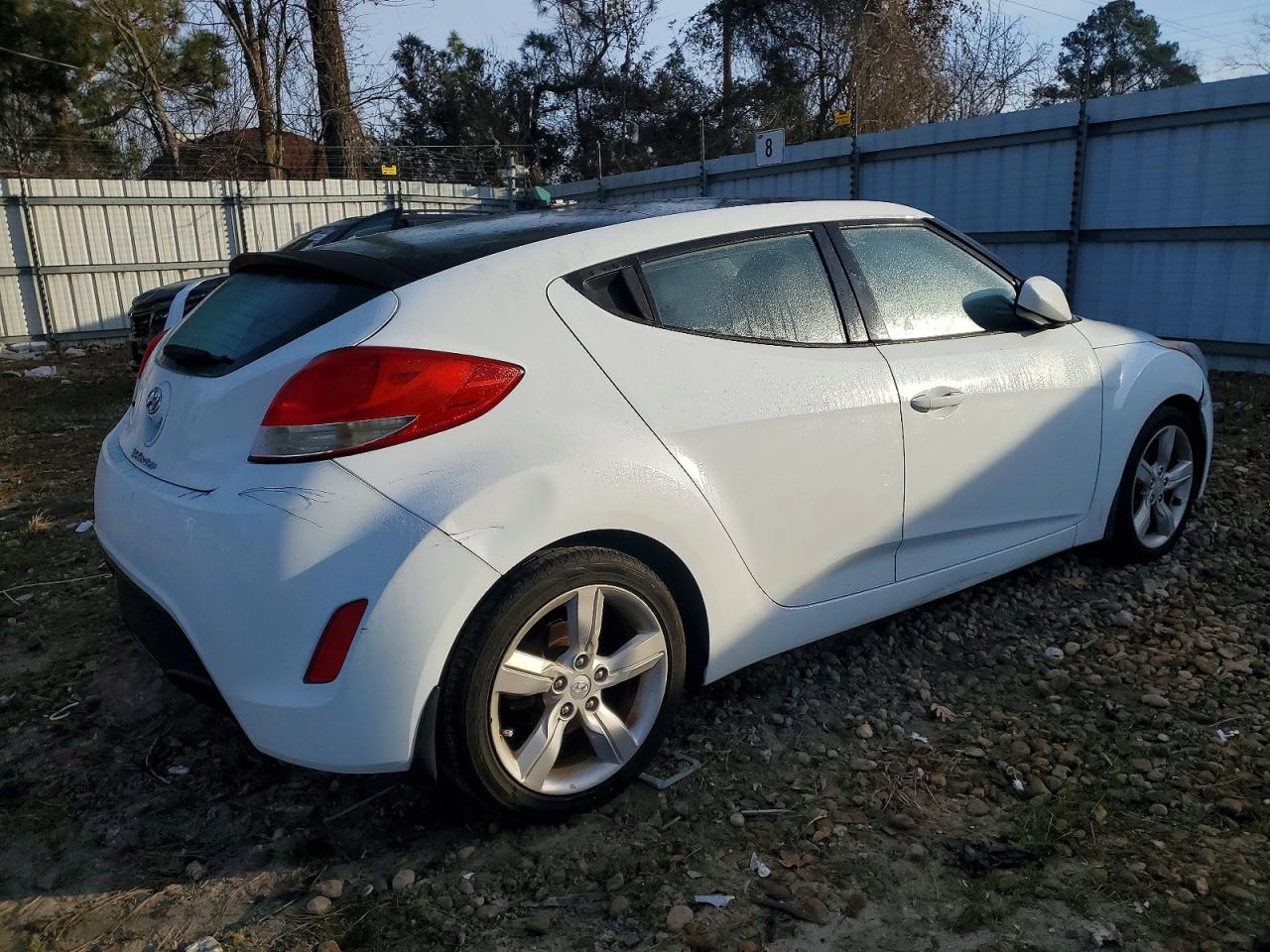 2014 HYUNDAI VELOSTER photo 3