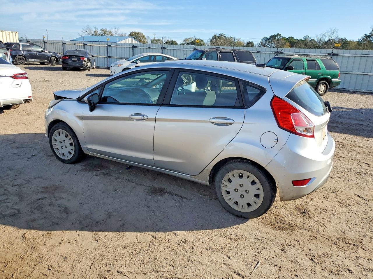 2016 FORD FIESTA S photo 2