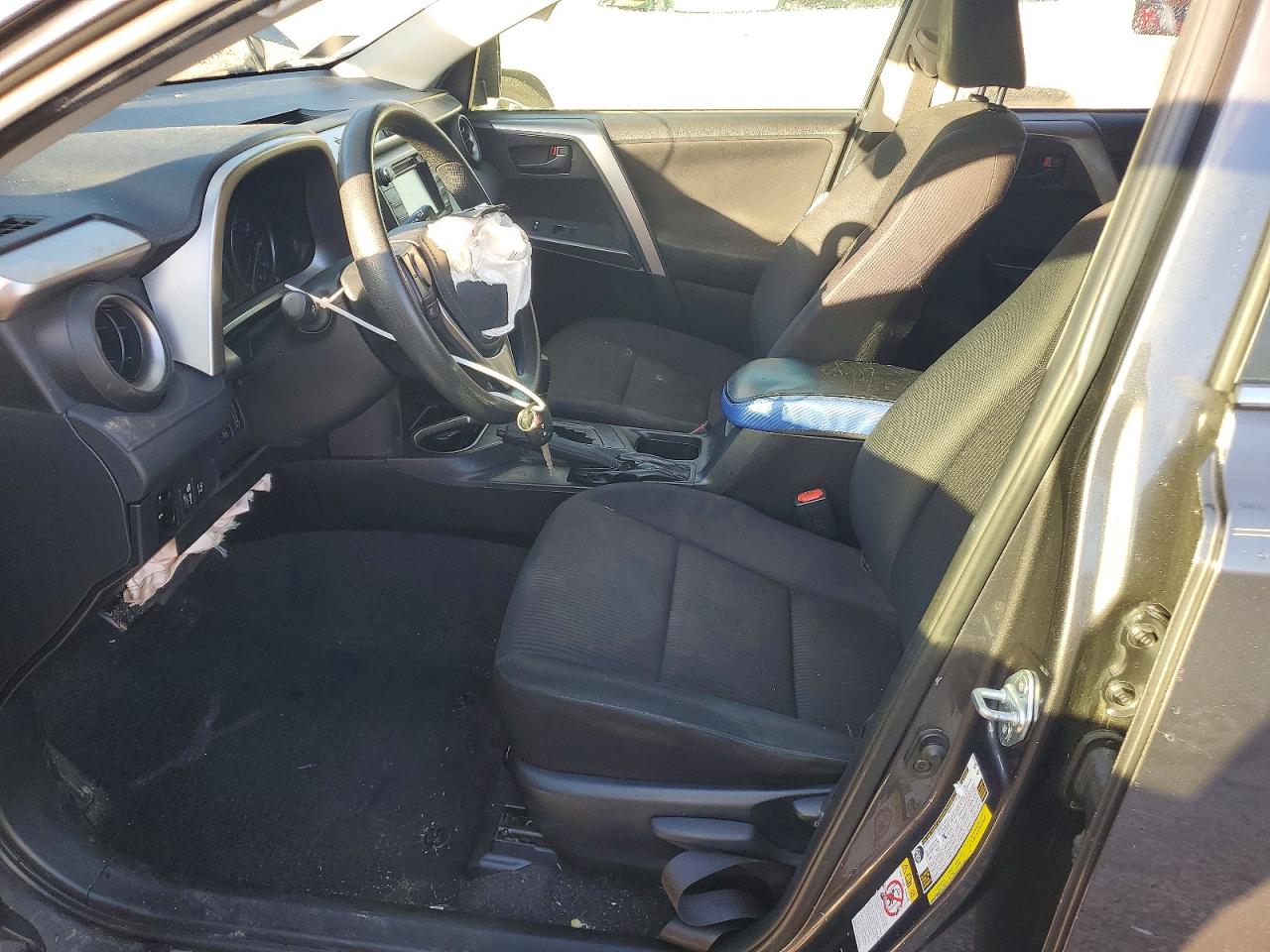 2017 TOYOTA RAV4 photo 7