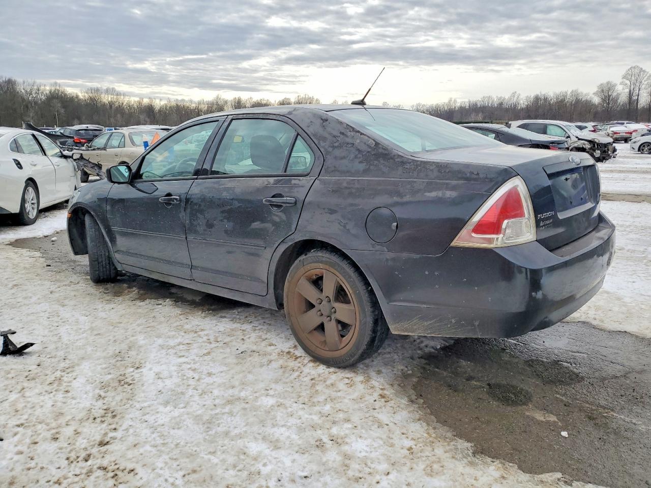 2009 FORD FUSION SE photo 2