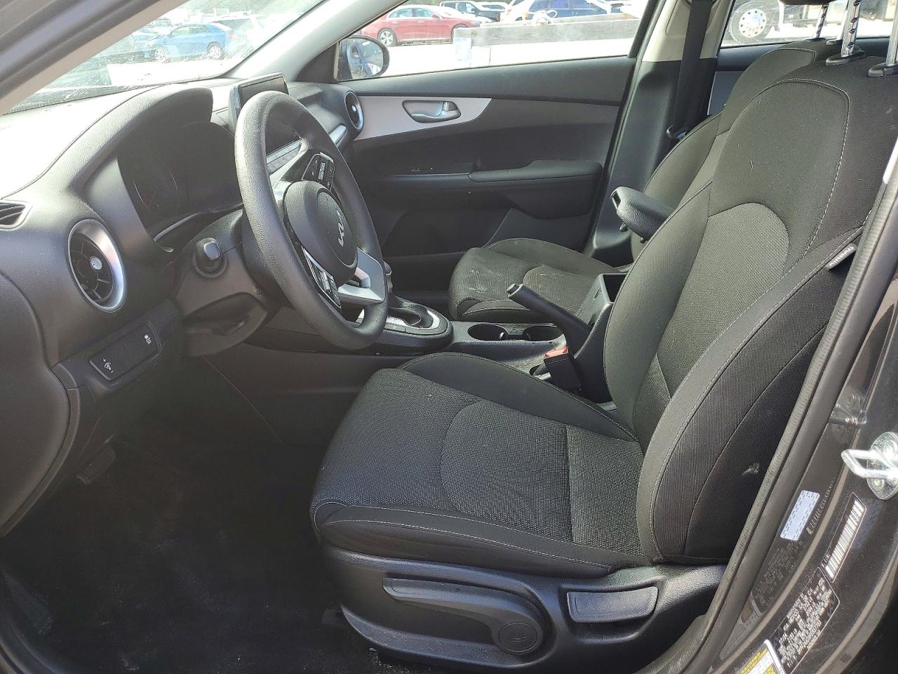 2024 KIA FORTE LX photo 7