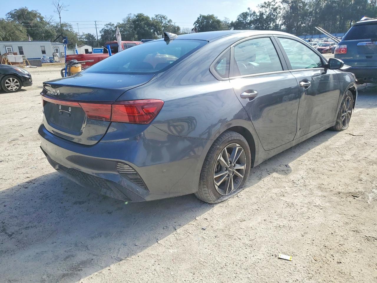 2024 KIA FORTE LX photo 3