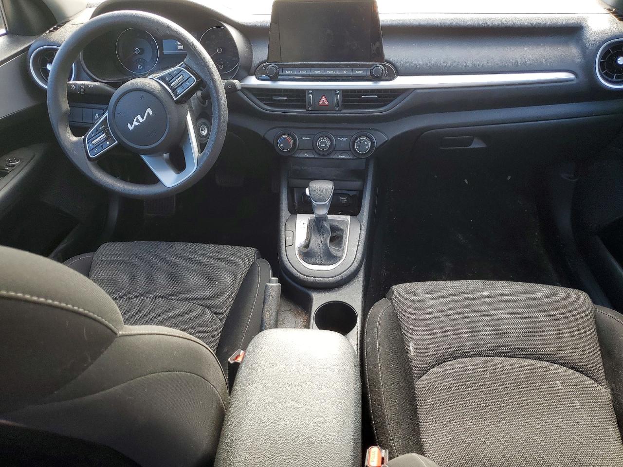 2024 KIA FORTE LX photo 8