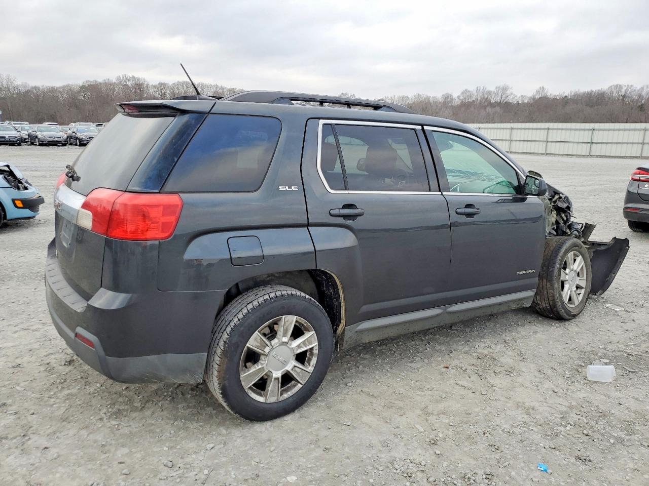 2013 GMC TERRAIN SLE photo 3