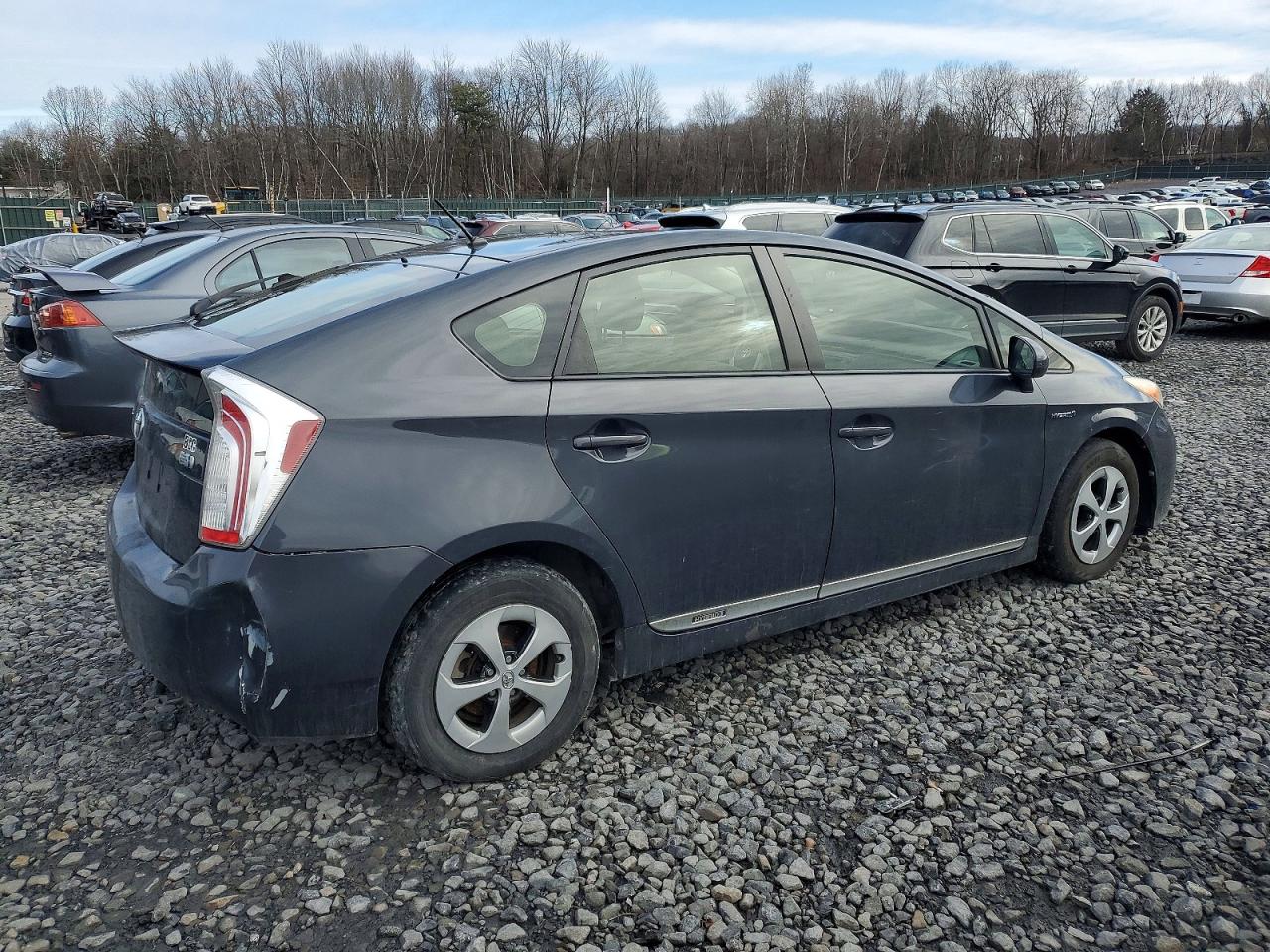 2014 TOYOTA PRIUS photo 3
