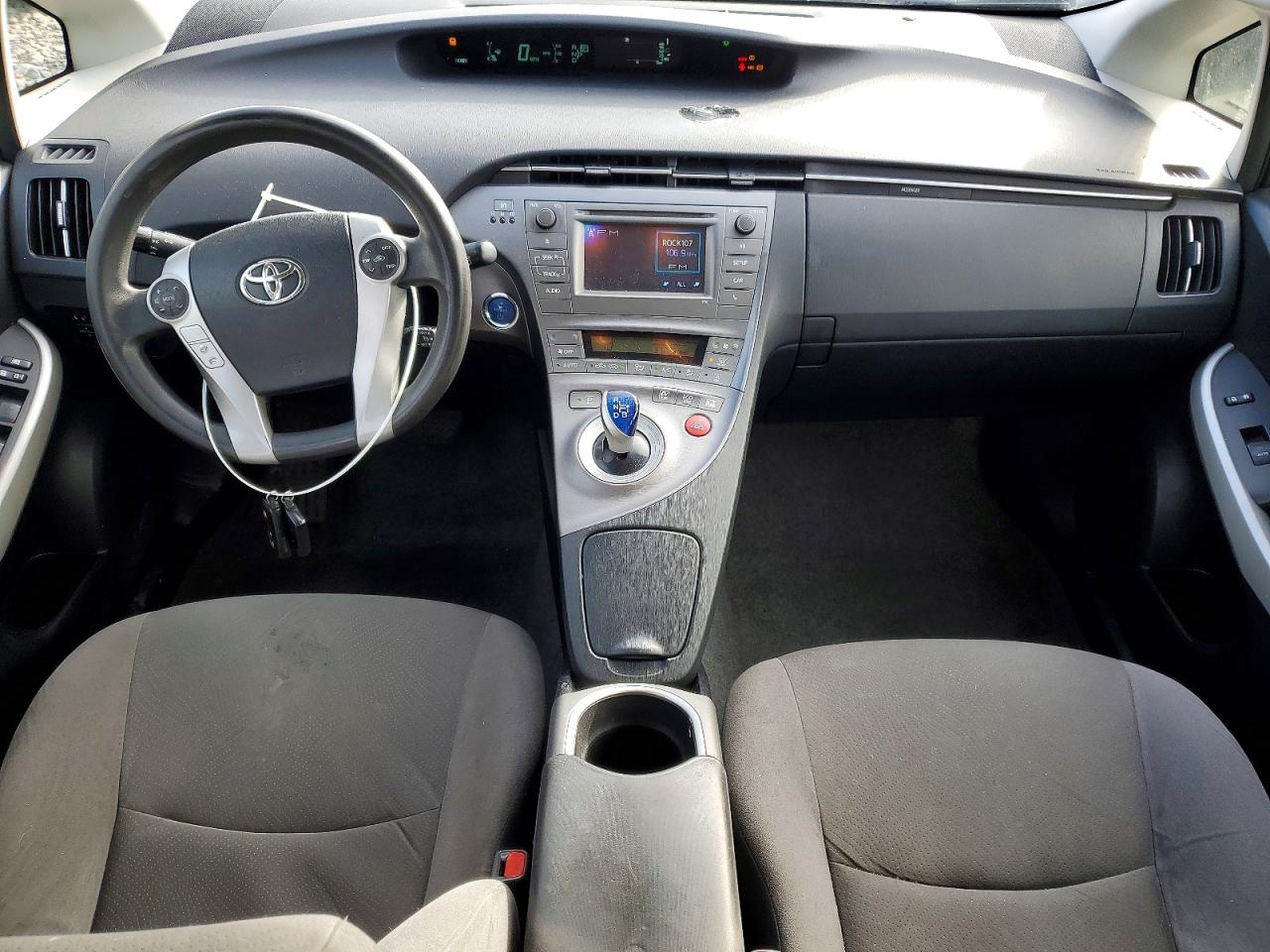 2014 TOYOTA PRIUS photo 8