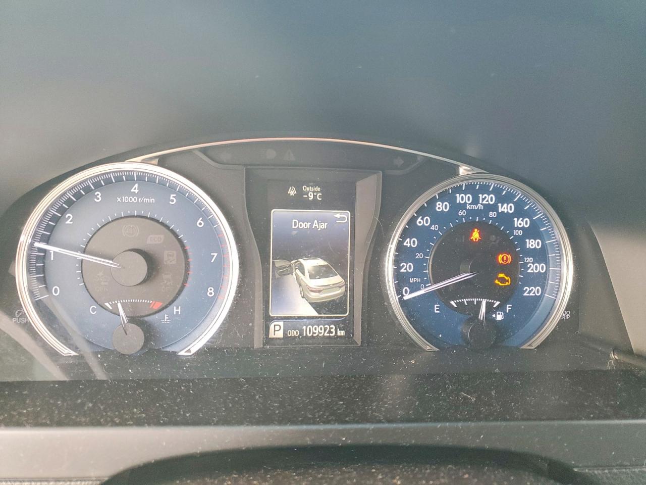 2017 TOYOTA CAMRY LE photo 9