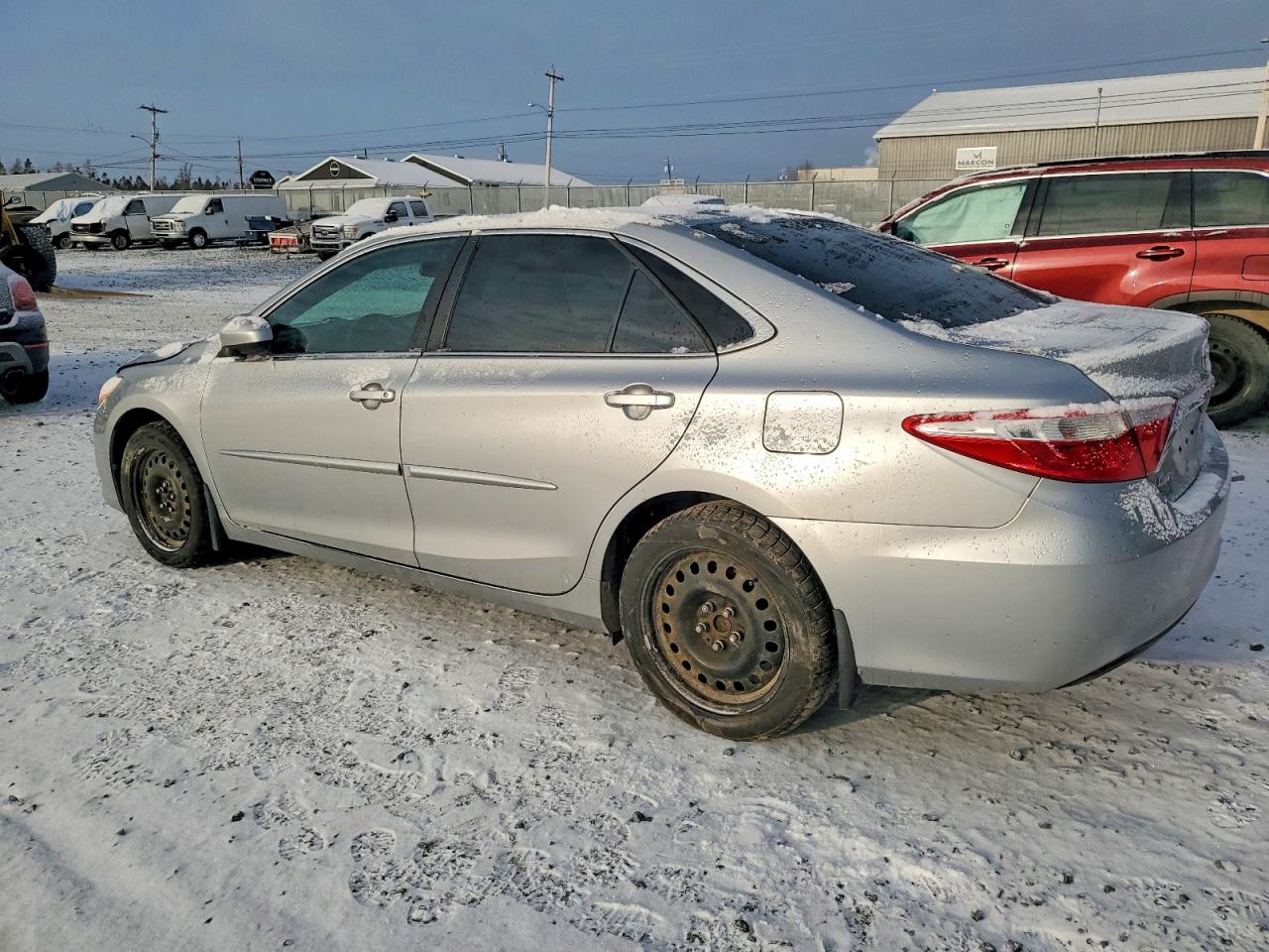 2017 TOYOTA CAMRY LE photo 2