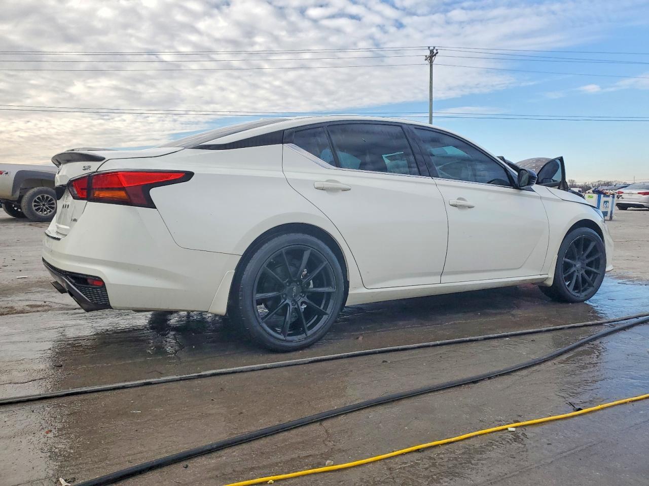 2019 NISSAN ALTIMA SR photo 3