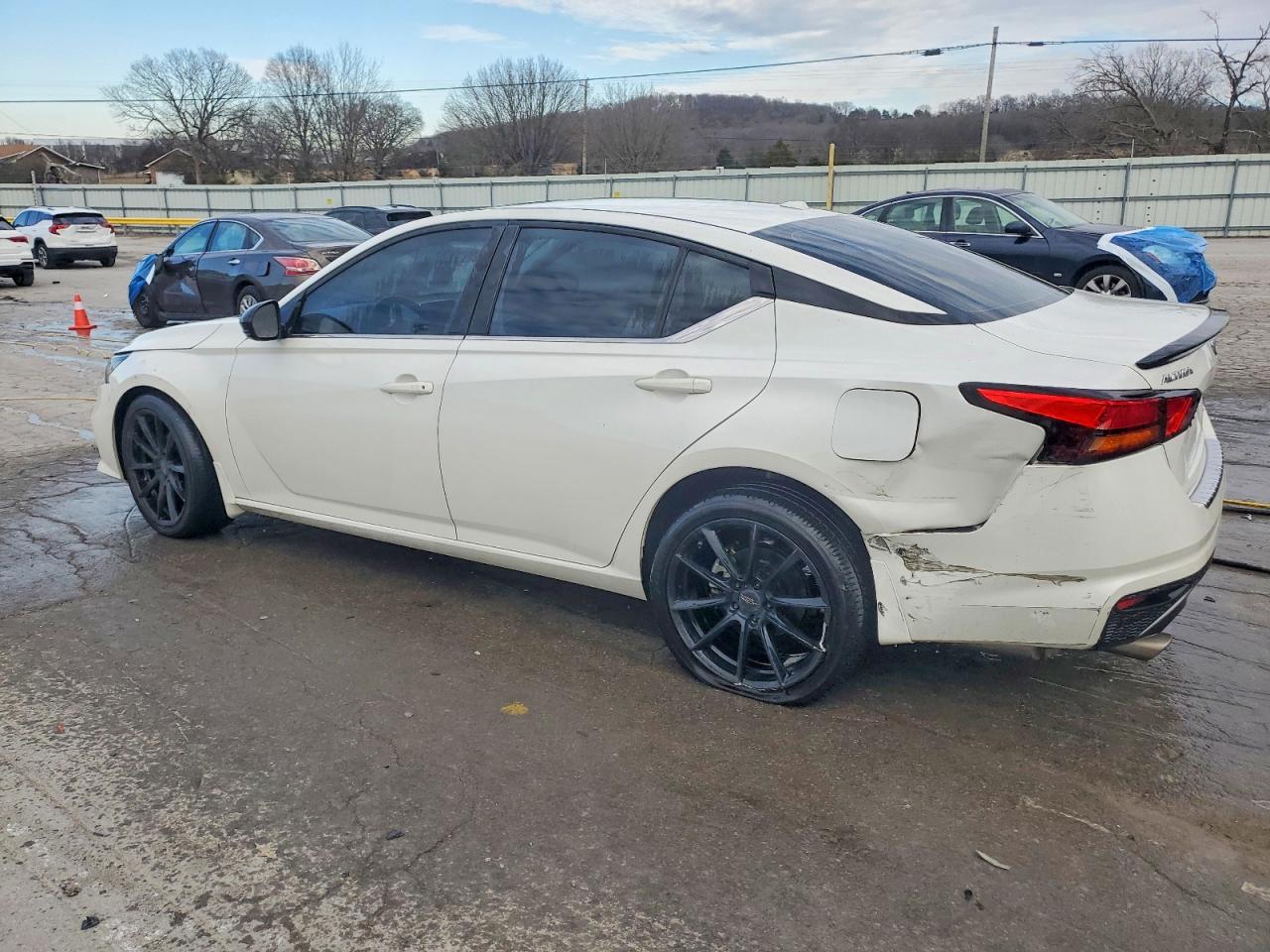 2019 NISSAN ALTIMA SR photo 2