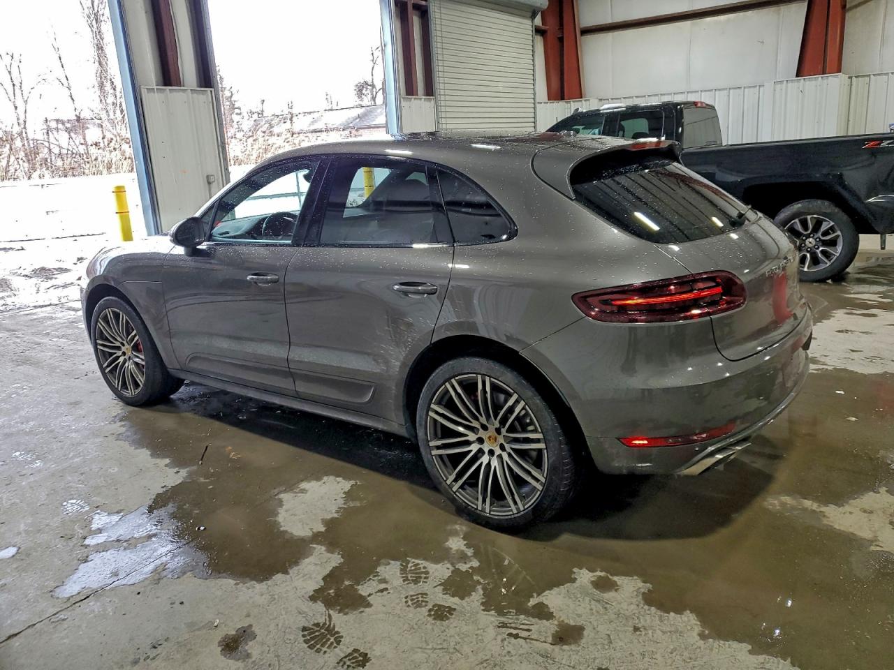 2016 PORSCHE MACAN TURBO photo 2