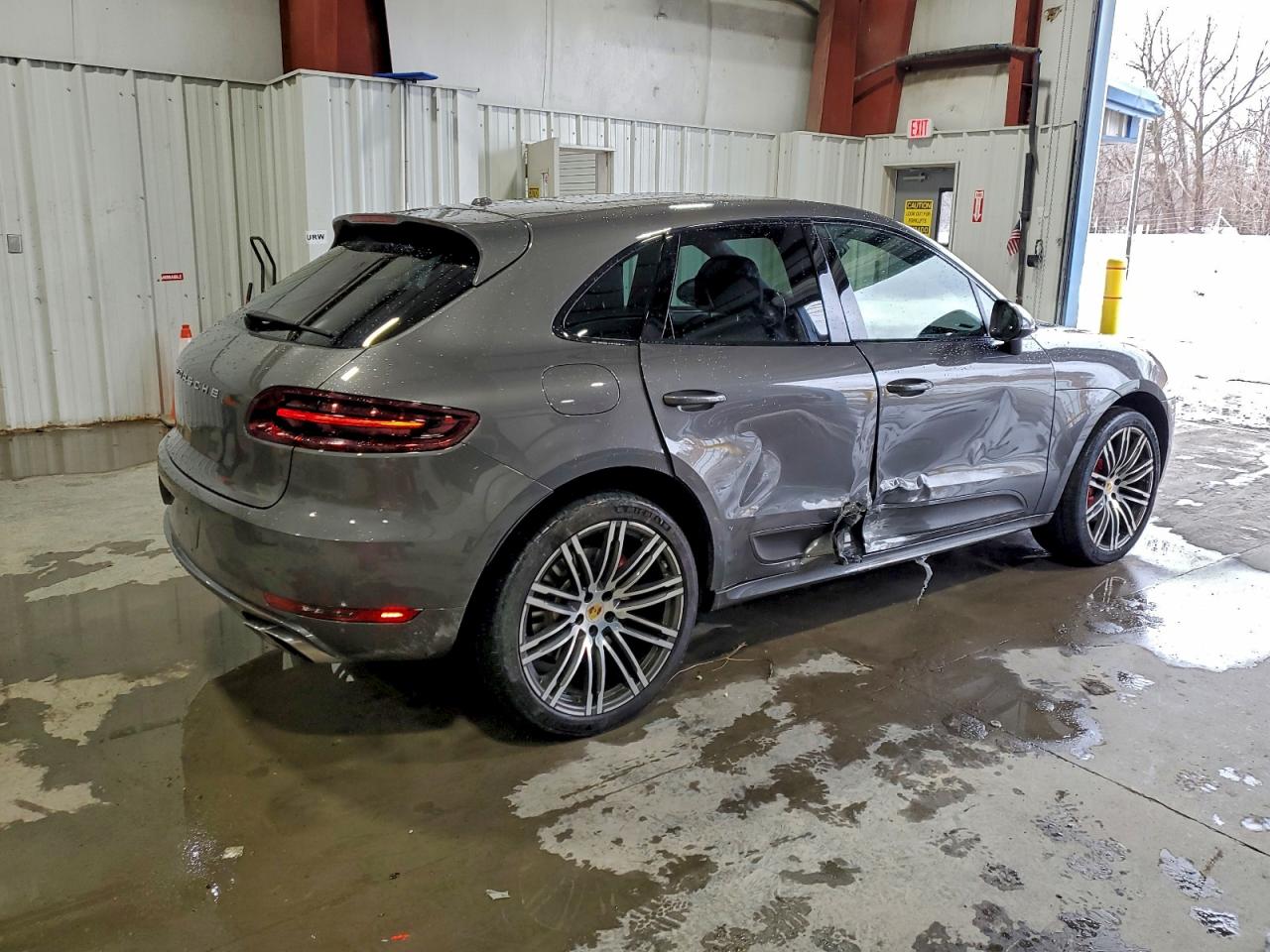 2016 PORSCHE MACAN TURBO photo 3