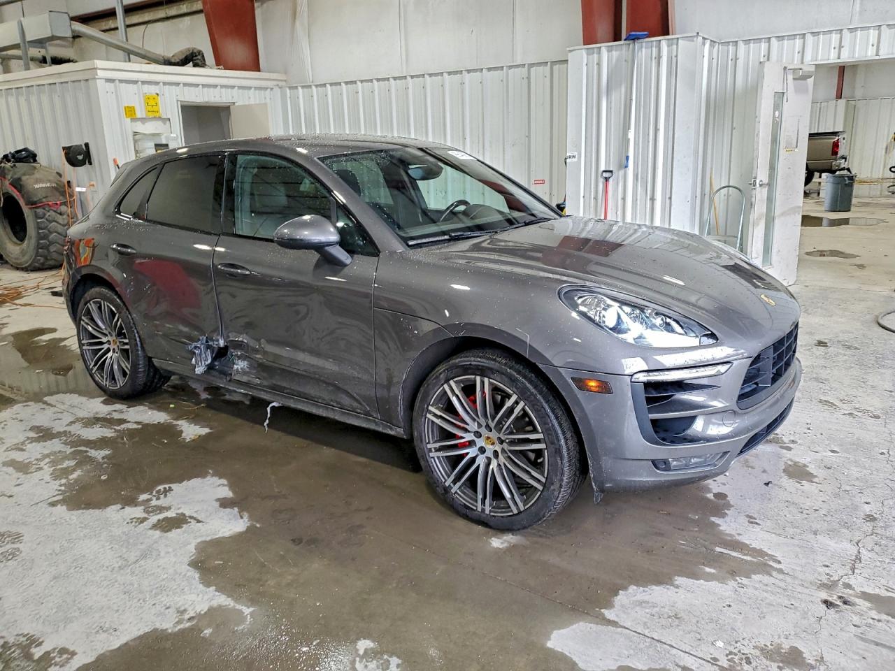 2016 PORSCHE MACAN TURBO photo 4