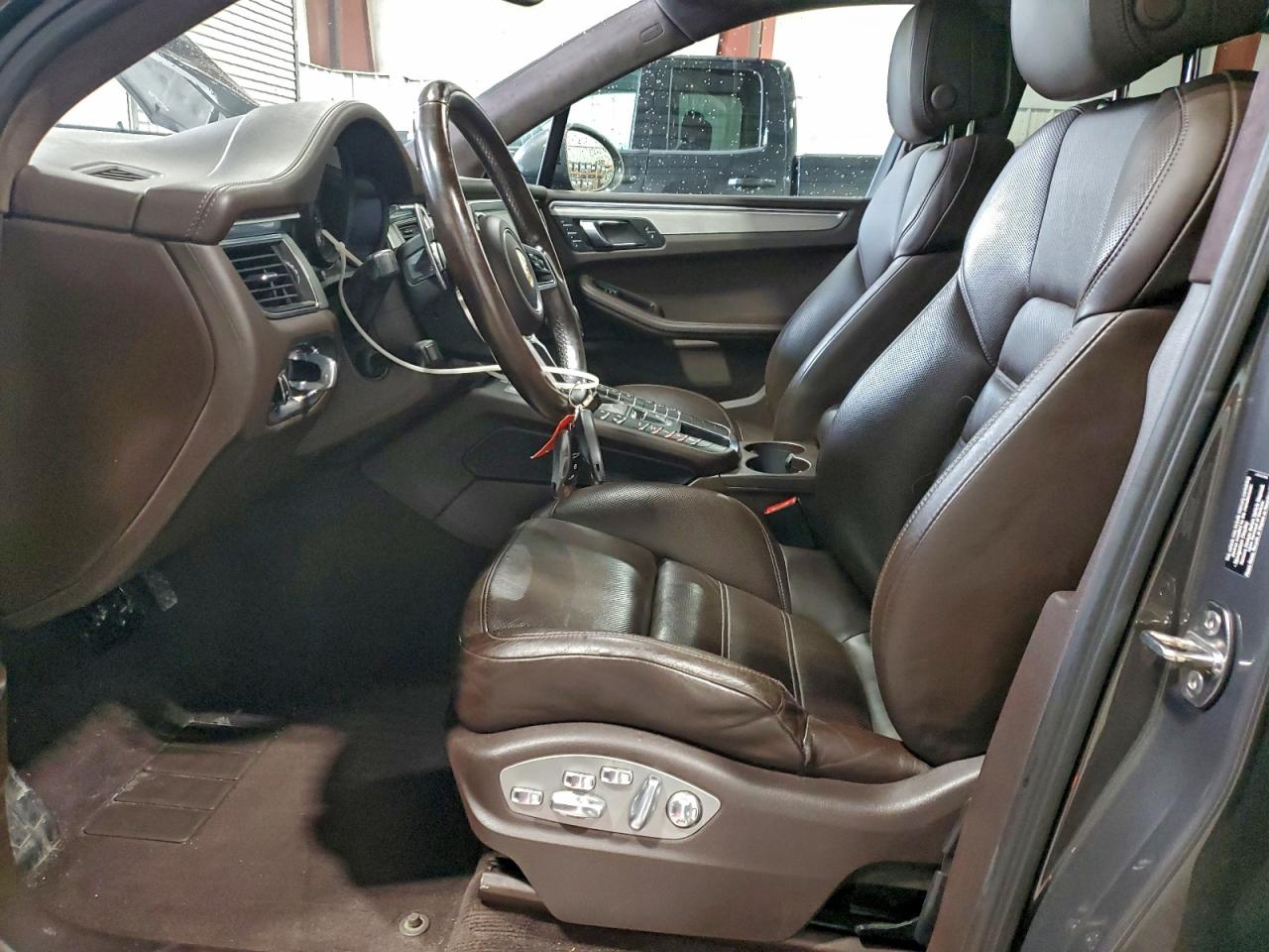 2016 PORSCHE MACAN TURBO photo 7