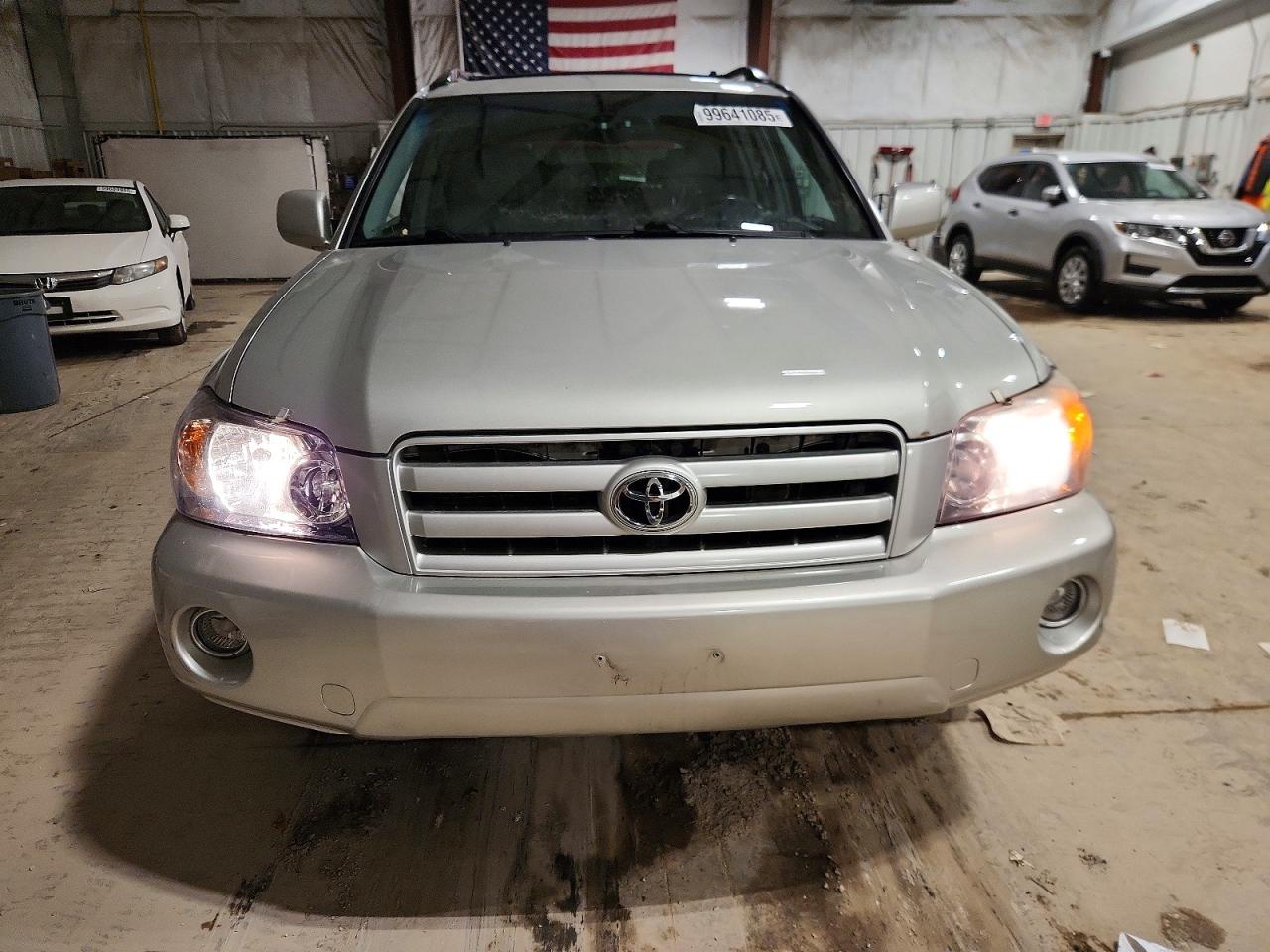 2004 TOYOTA HIGHLANDER photo 5
