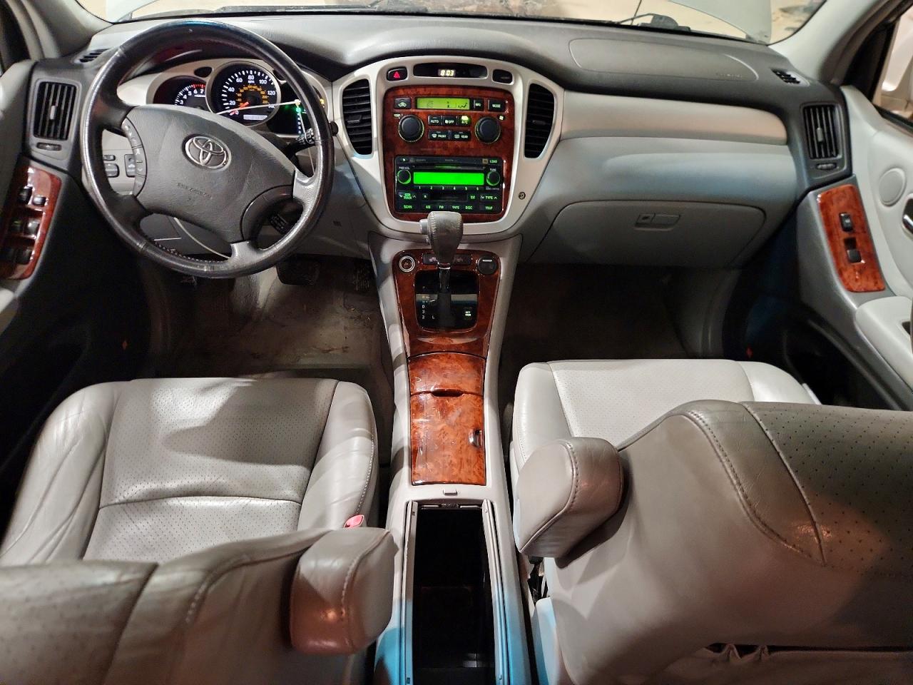 2004 TOYOTA HIGHLANDER photo 8