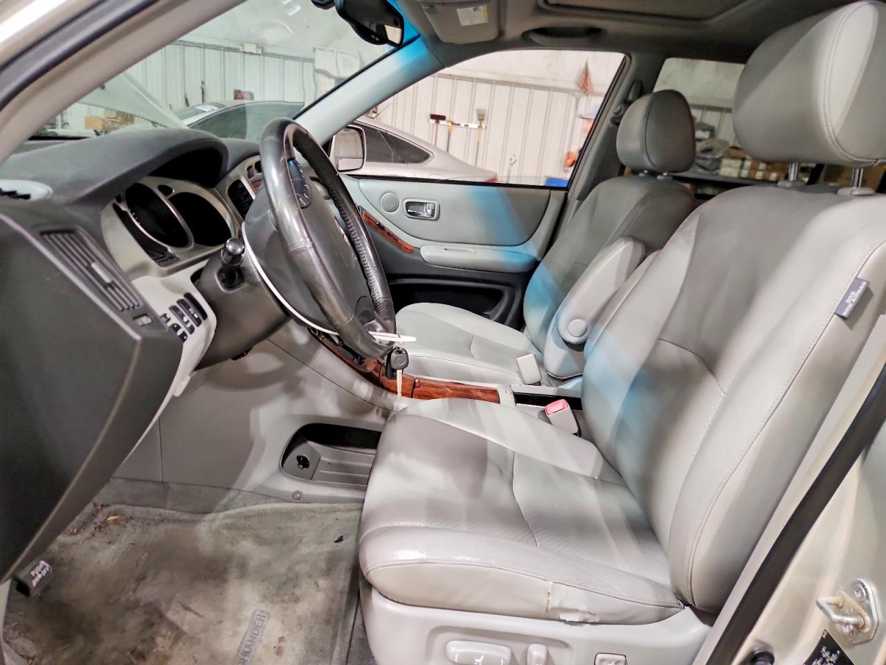 2004 TOYOTA HIGHLANDER photo 7