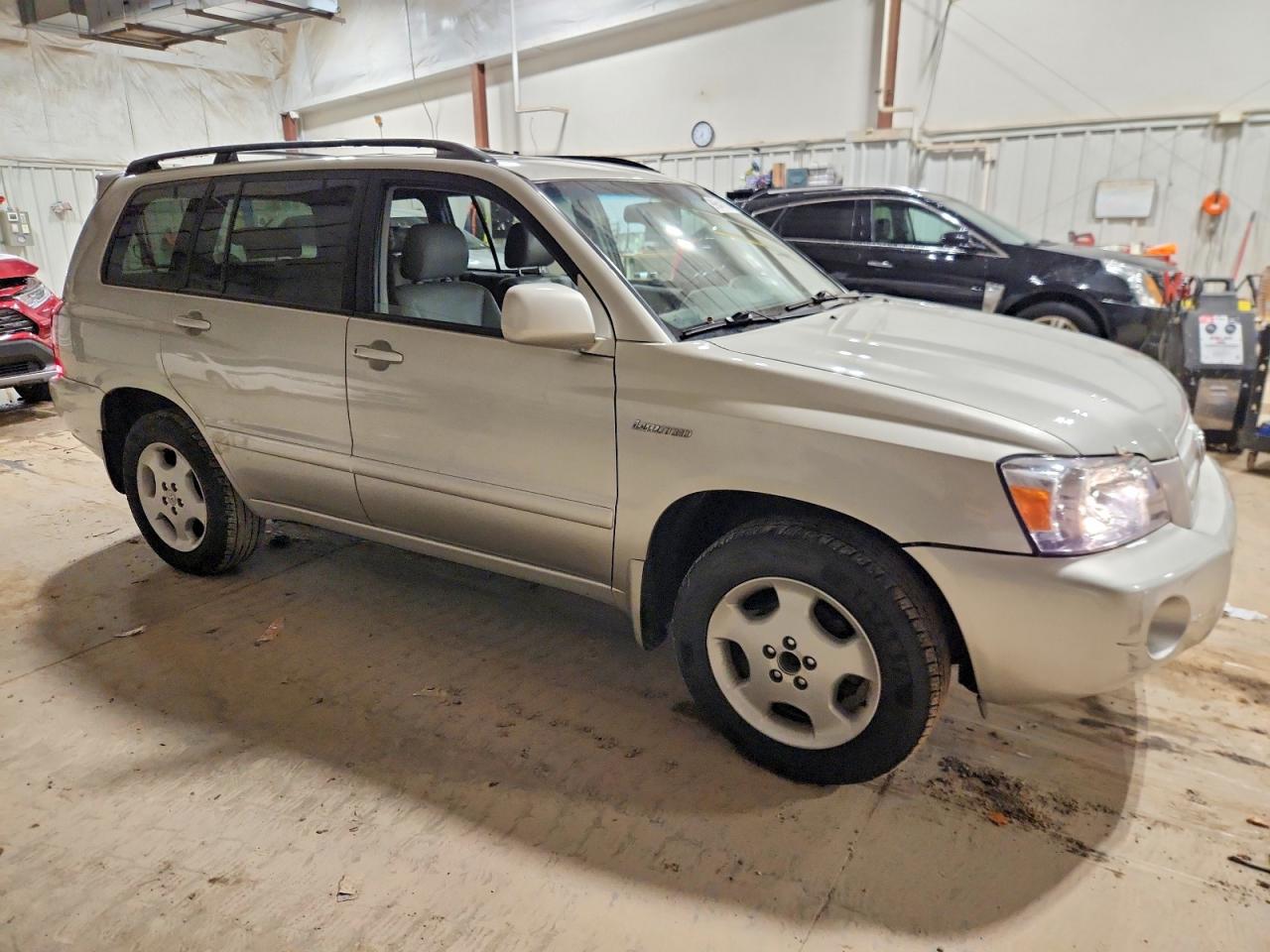 2004 TOYOTA HIGHLANDER photo 4