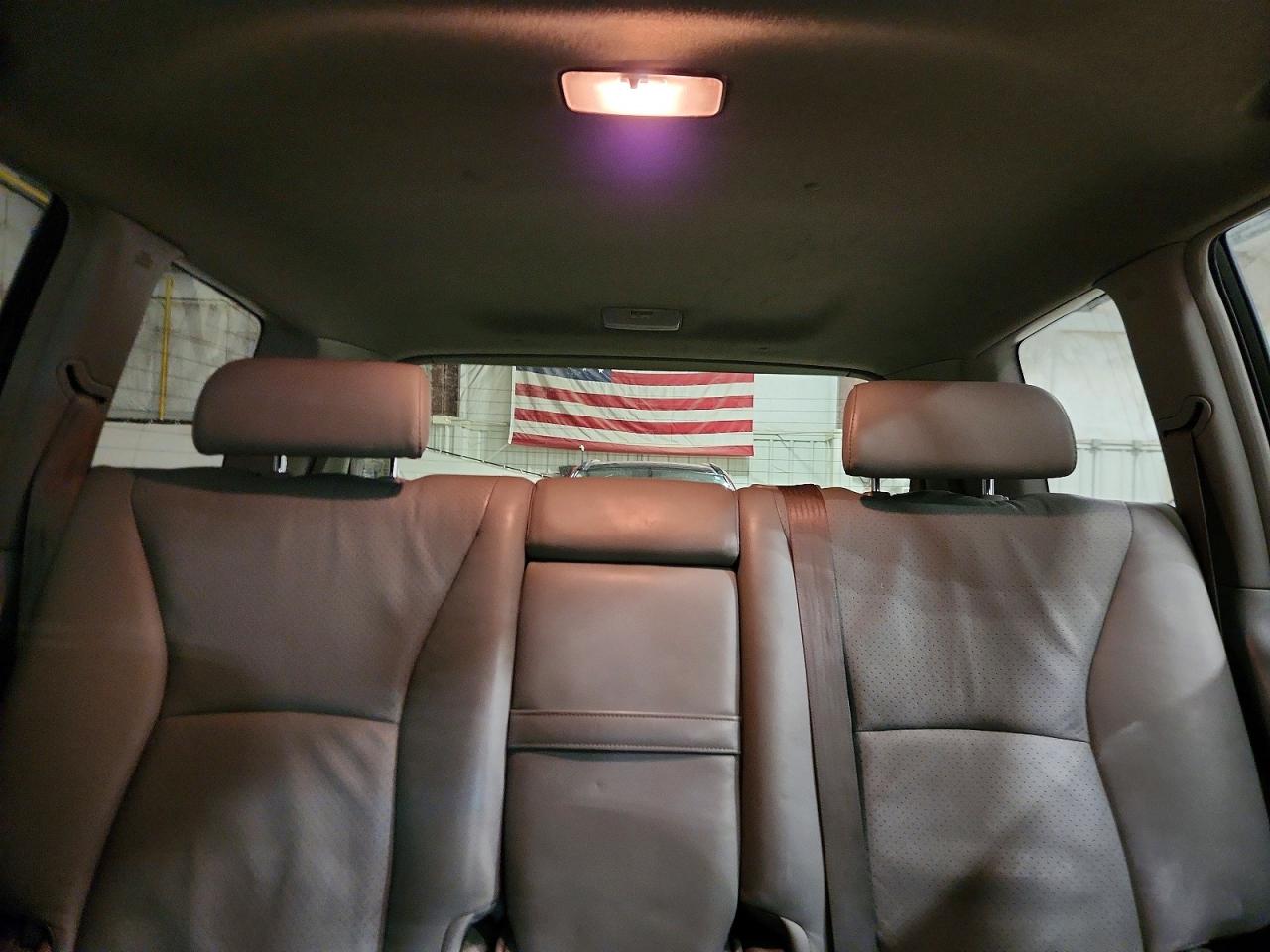 2004 TOYOTA HIGHLANDER photo 10