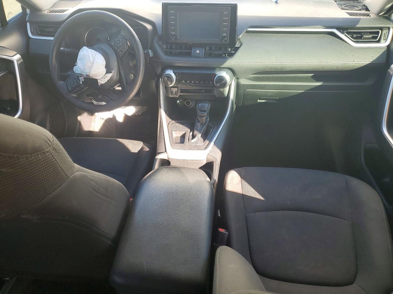 2019 TOYOTA RAV4 LE photo 8