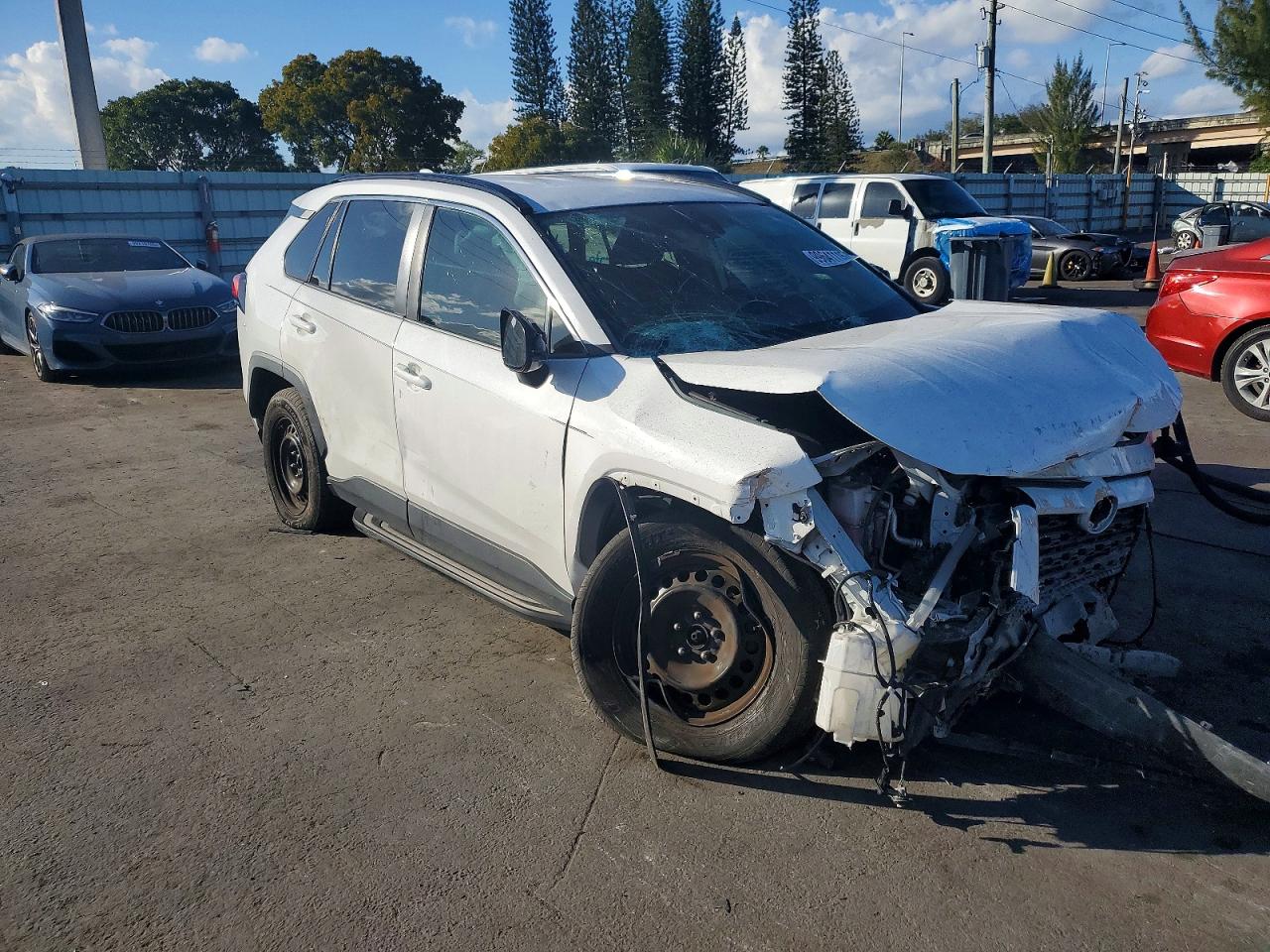 2019 TOYOTA RAV4 LE photo 4