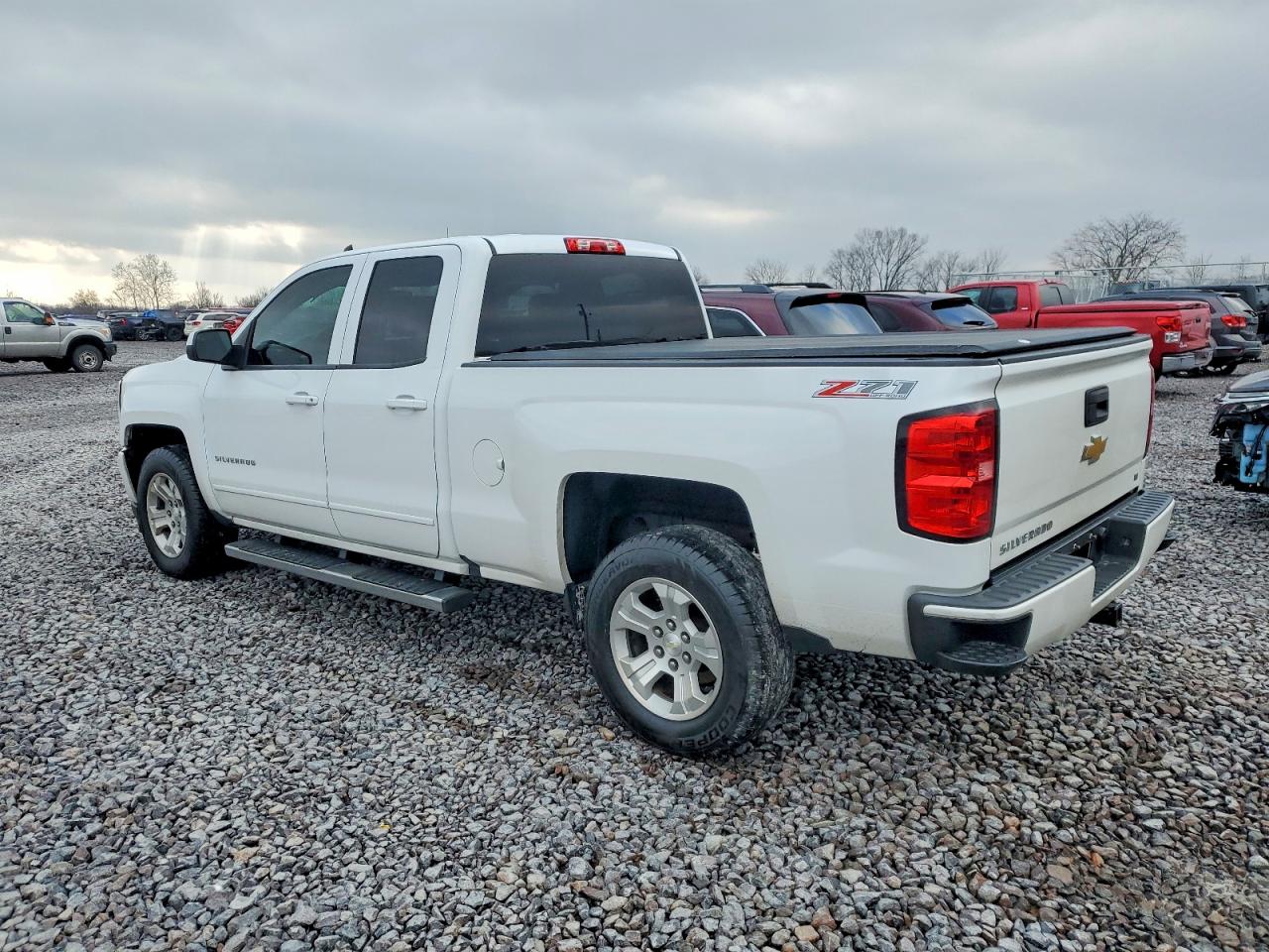 2016 CHEVROLET SILVERADO K1500 LT photo 2