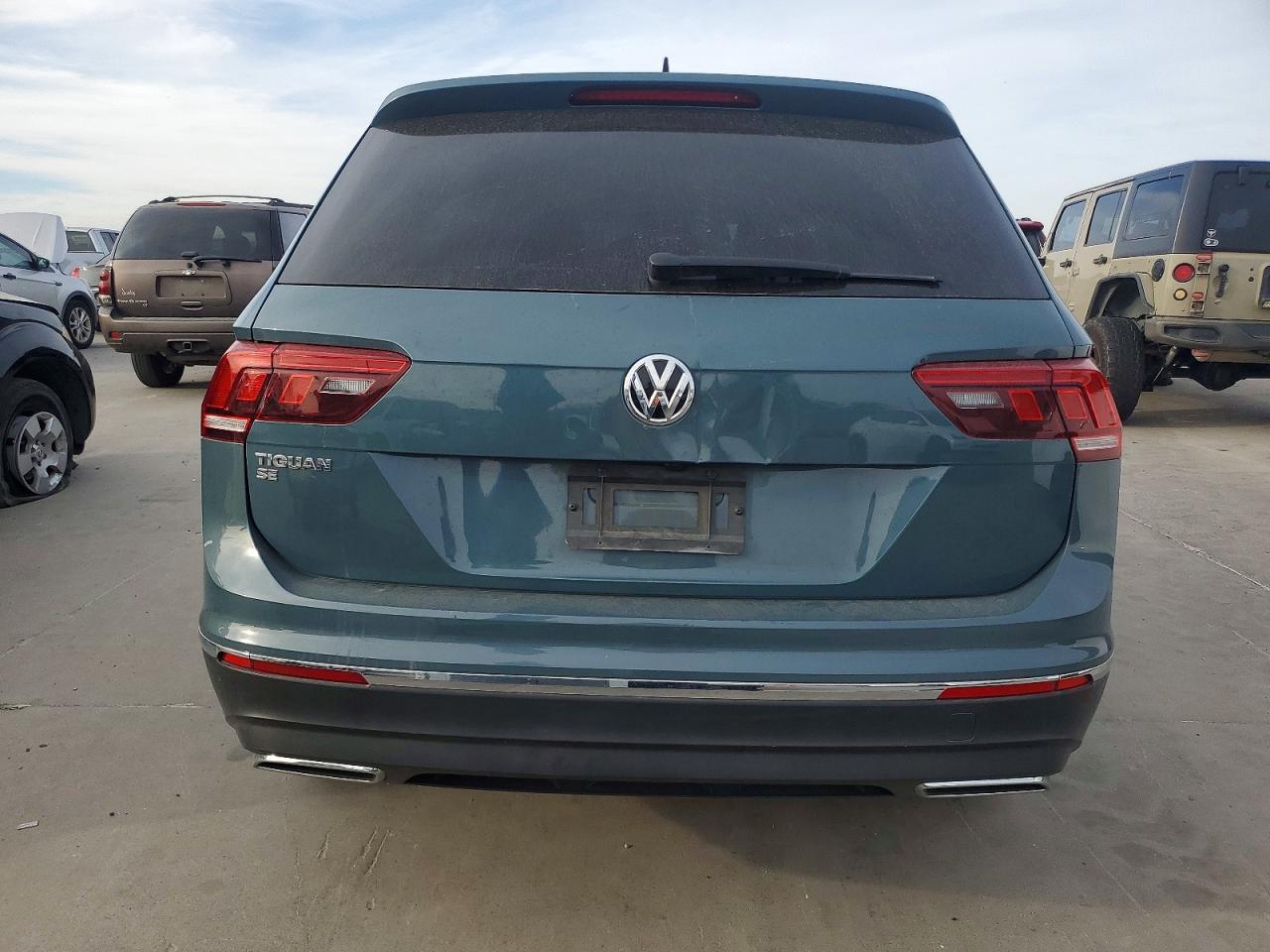 2021 VOLKSWAGEN TIGUAN SE photo 6