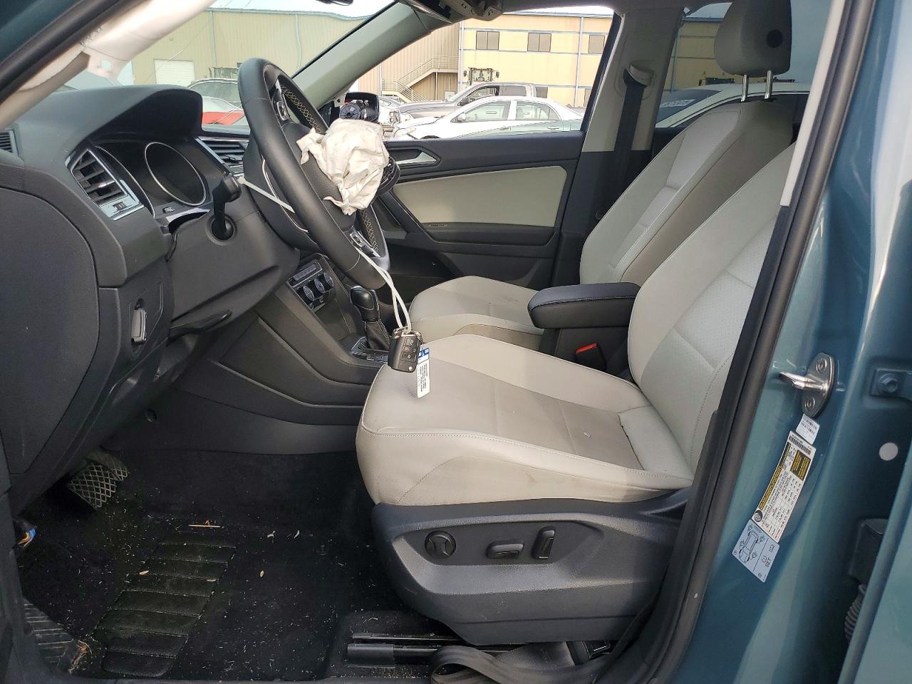 2021 VOLKSWAGEN TIGUAN SE photo 7