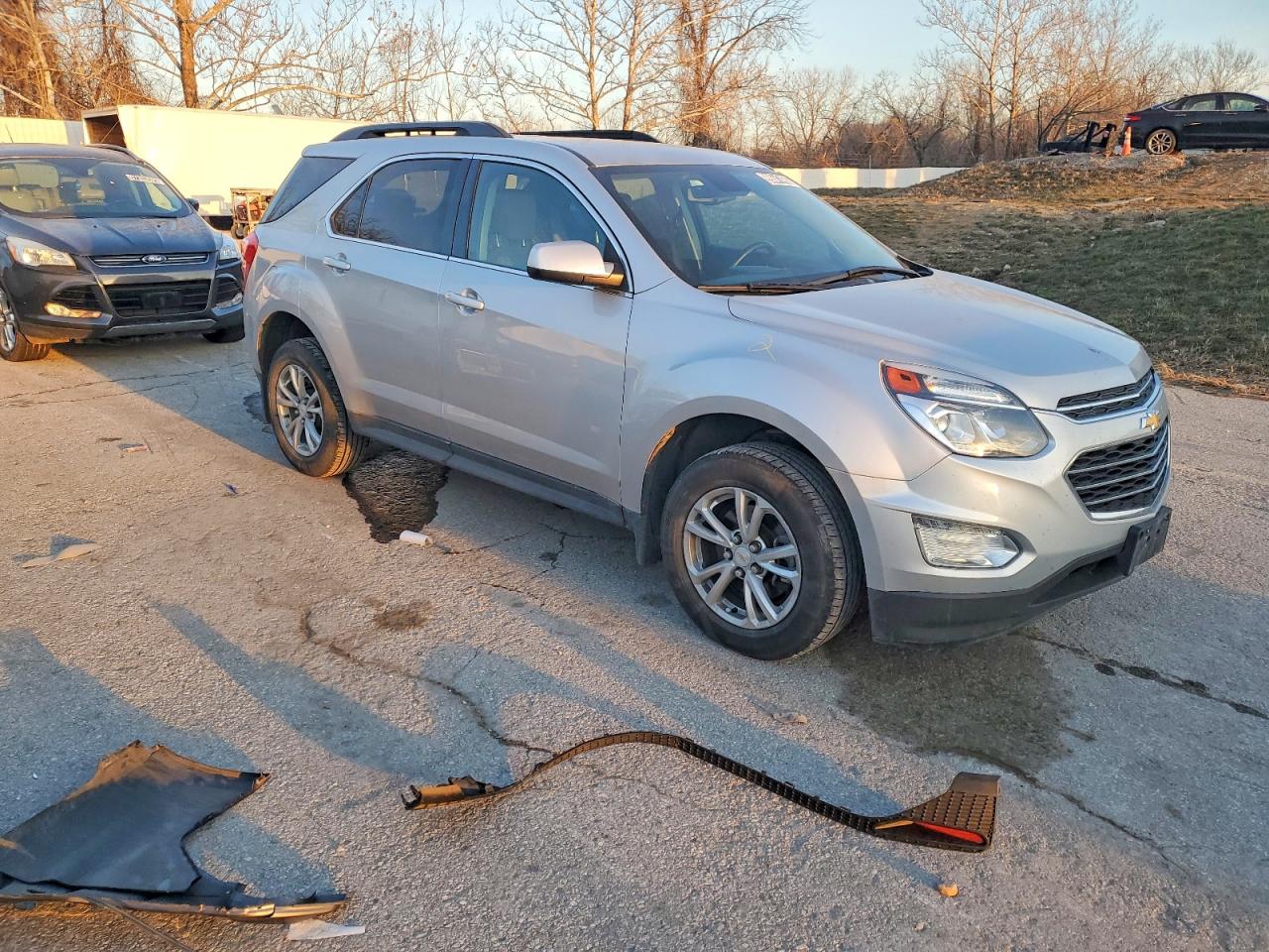 2017 CHEVROLET EQUINOX LT photo 4