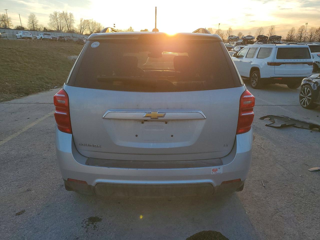 2017 CHEVROLET EQUINOX LT photo 6