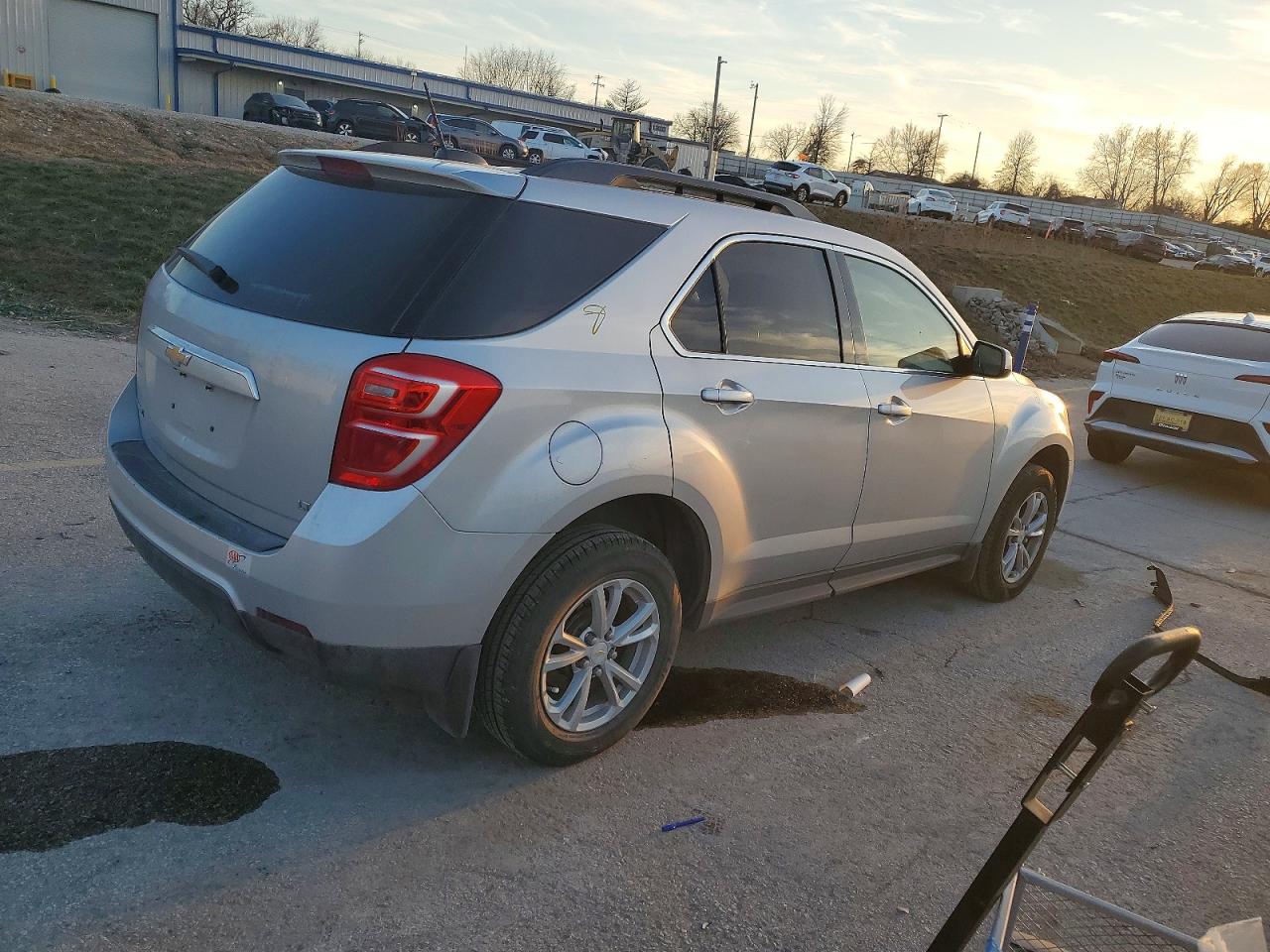 2017 CHEVROLET EQUINOX LT photo 3