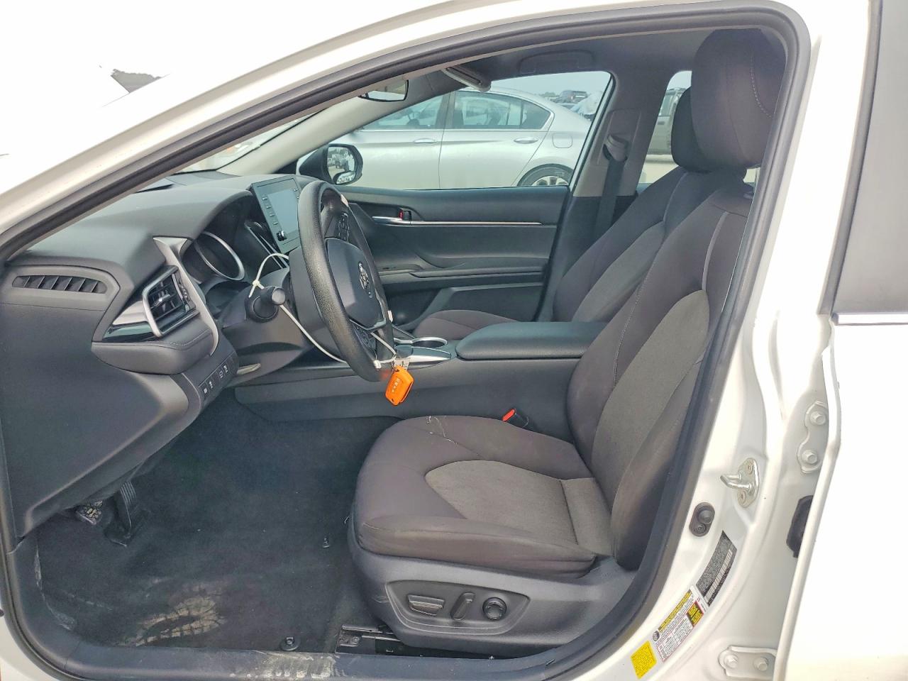 2021 TOYOTA CAMRY LE photo 7