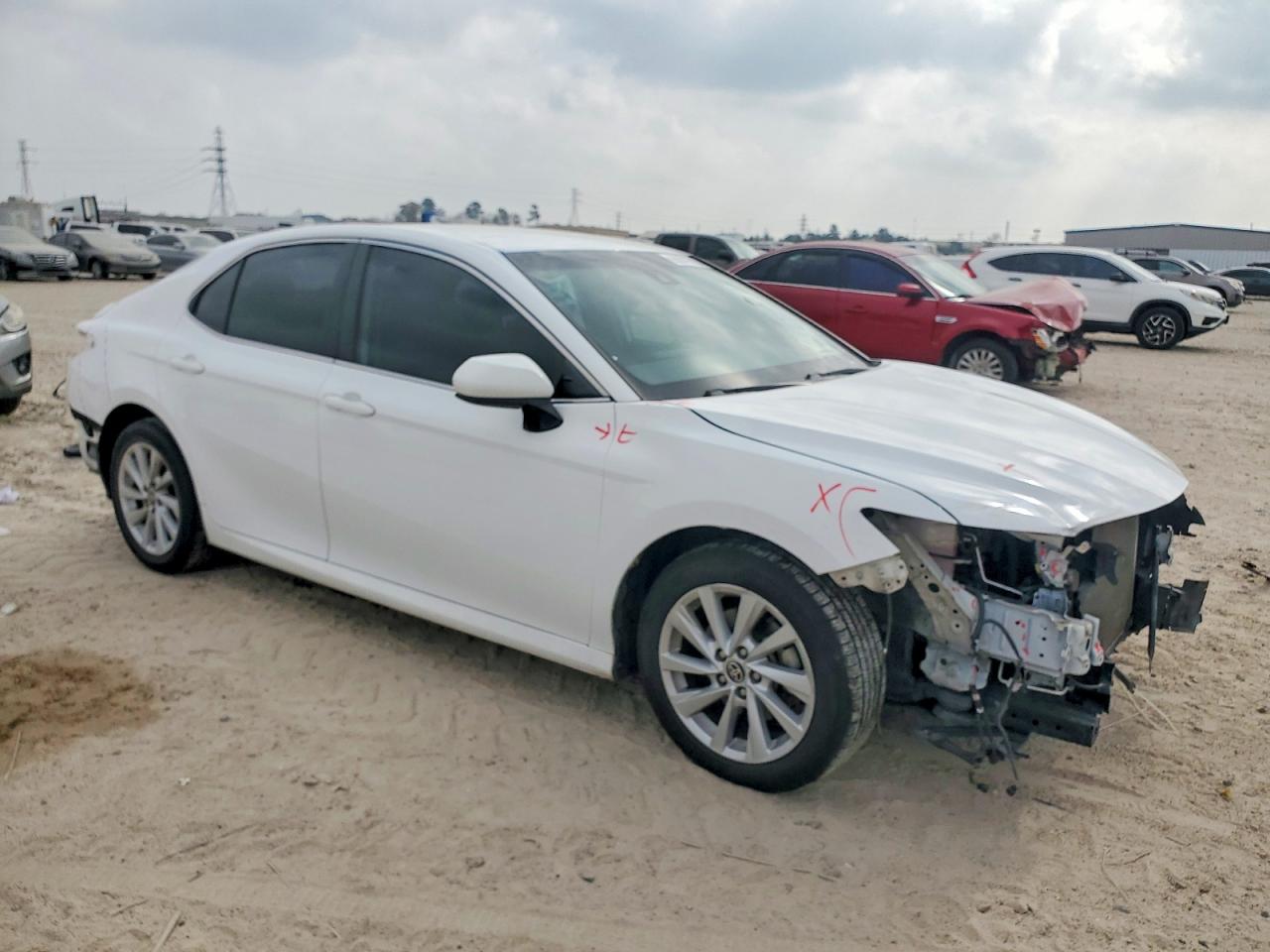 2021 TOYOTA CAMRY LE photo 4