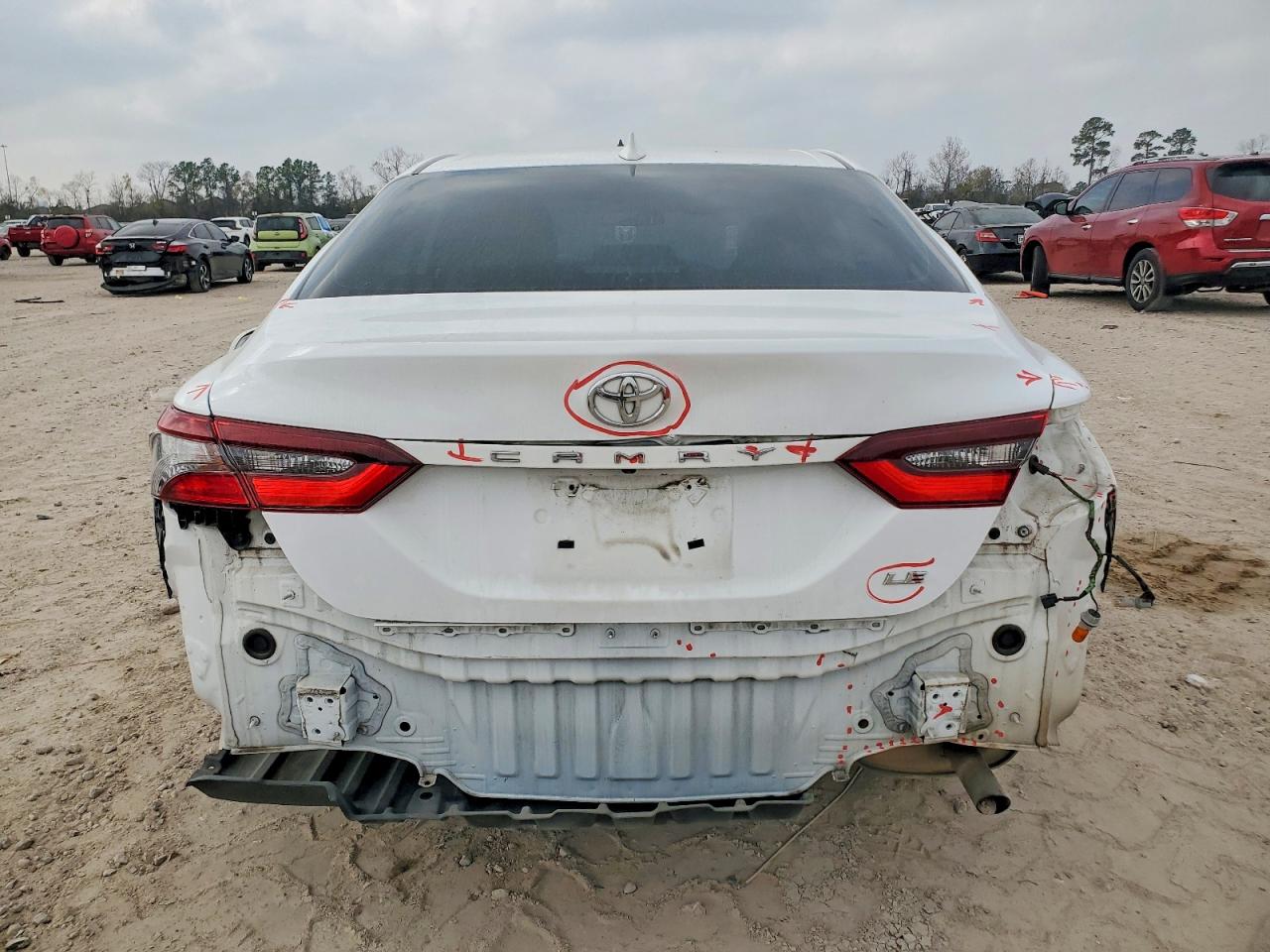 2021 TOYOTA CAMRY LE photo 6