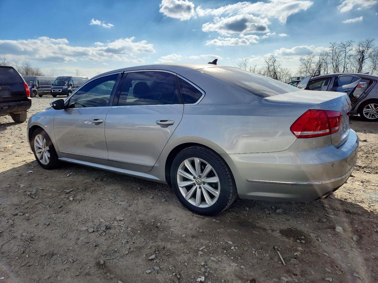 2012 VOLKSWAGEN PASSAT SEL photo 2