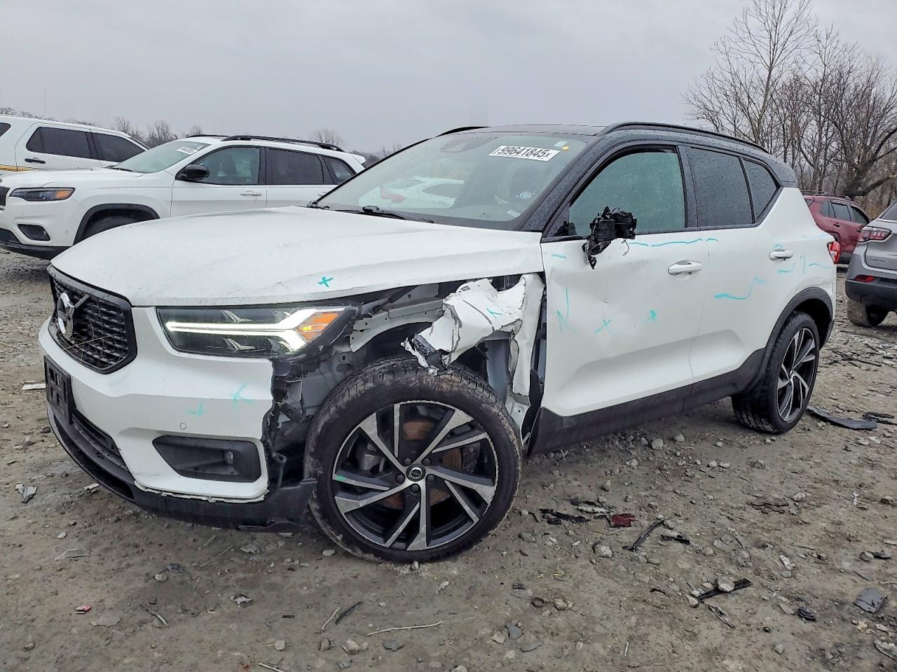 2020 VOLVO XC40