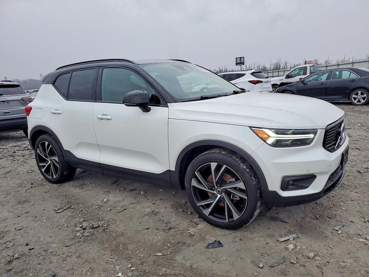 2020 VOLVO XC40 T5 R-DESIGN photo 4
