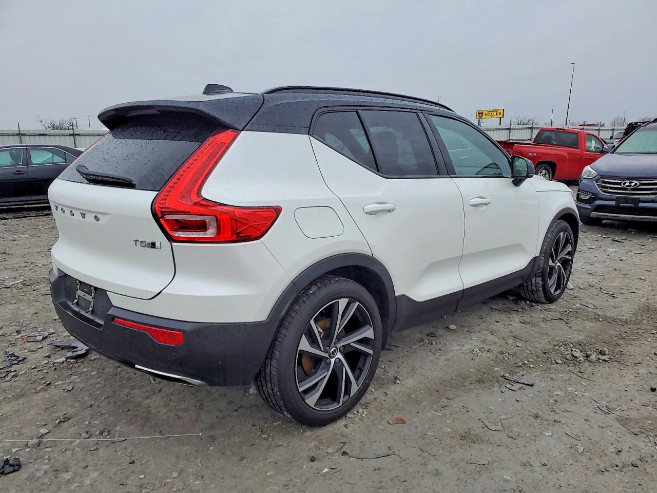 2020 VOLVO XC40 T5 R-DESIGN photo 3