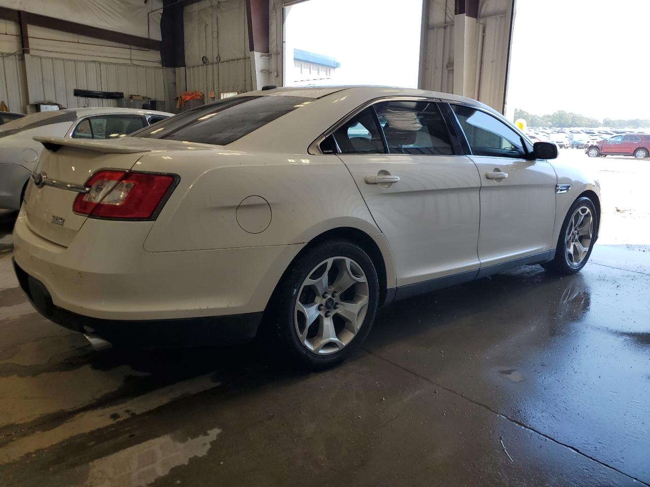 2011 FORD TAURUS SHO photo 3