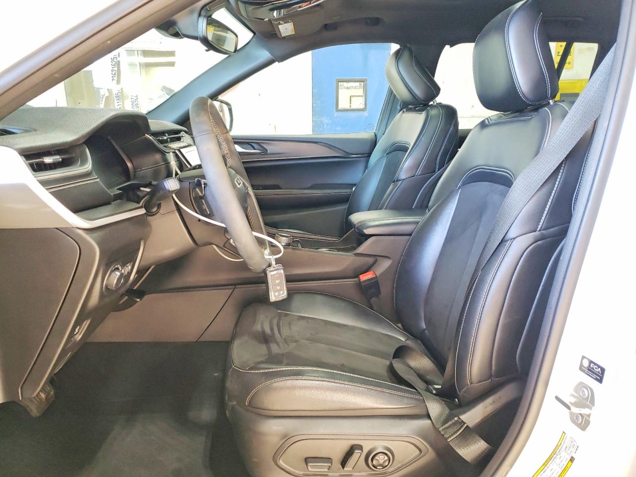 2024 JEEP GRAND CHEROKEE LAREDO photo 7