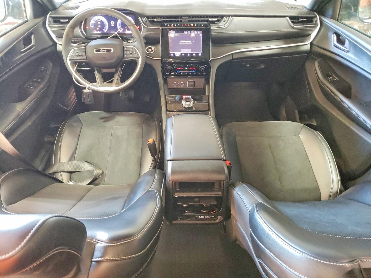 2024 JEEP GRAND CHEROKEE LAREDO photo 8
