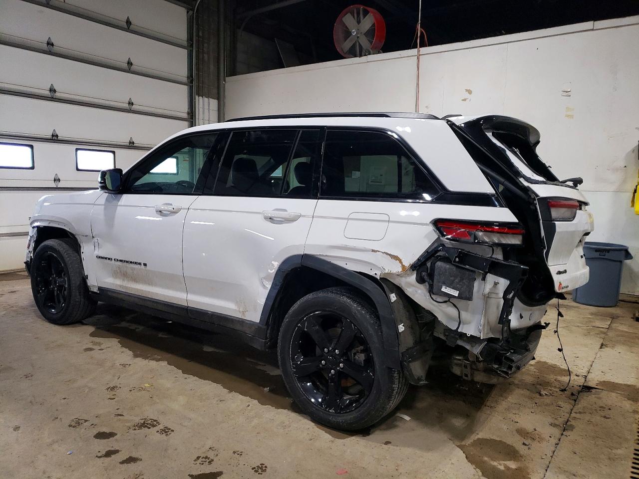 2024 JEEP GRAND CHEROKEE LAREDO photo 2