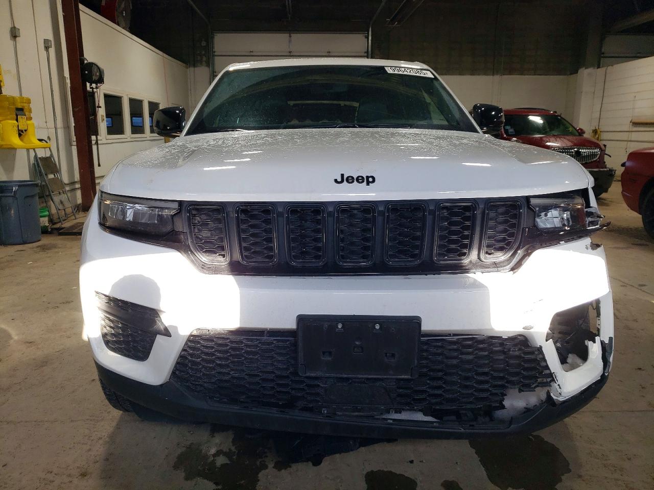 2024 JEEP GRAND CHEROKEE LAREDO photo 5