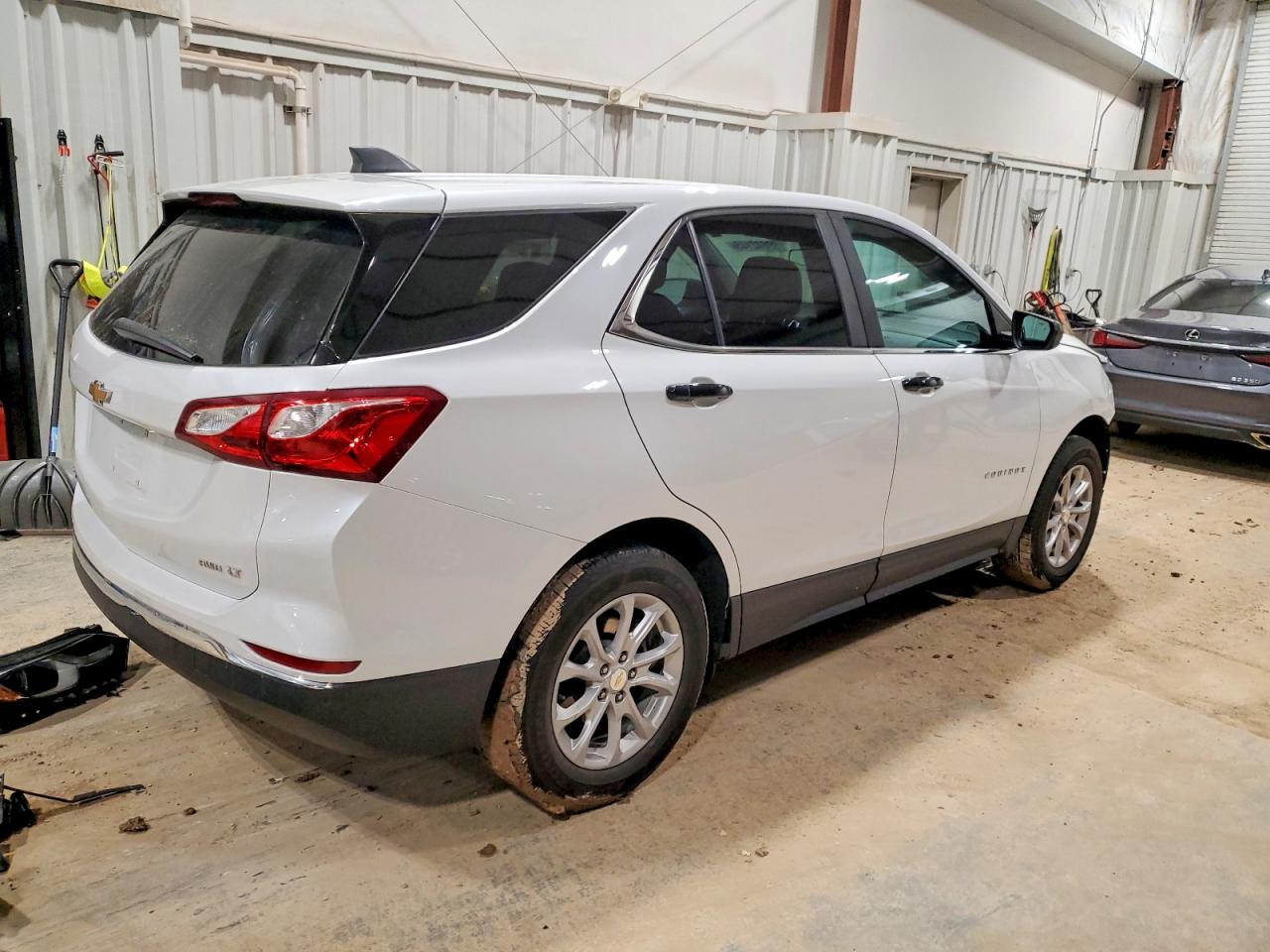 2021 CHEVROLET EQUINOX LT photo 3