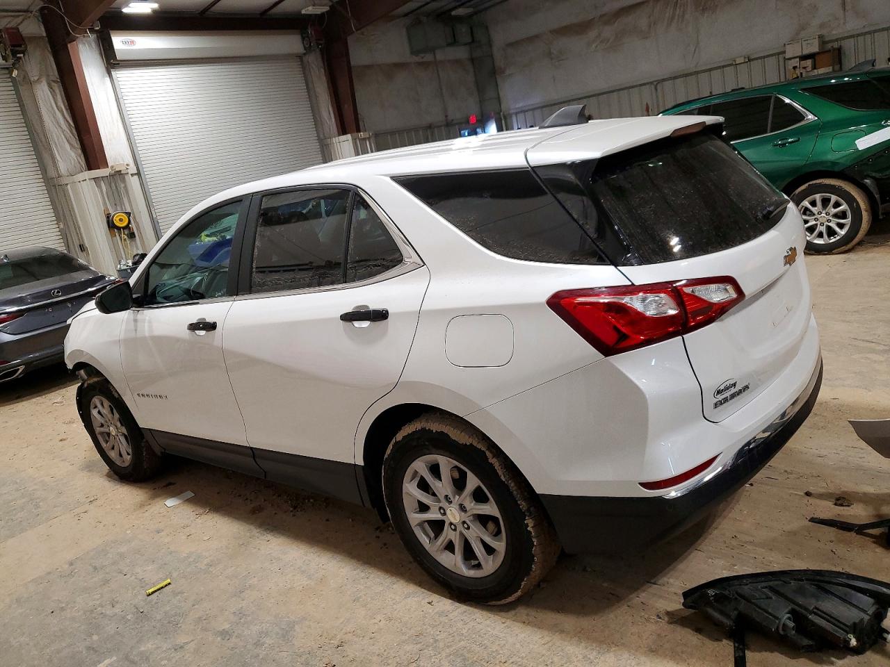 2021 CHEVROLET EQUINOX LT photo 2