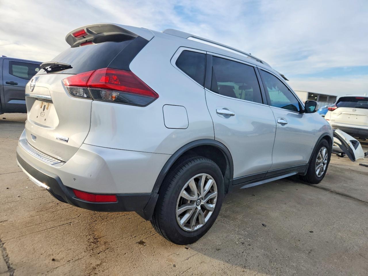 2020 NISSAN ROGUE S photo 3