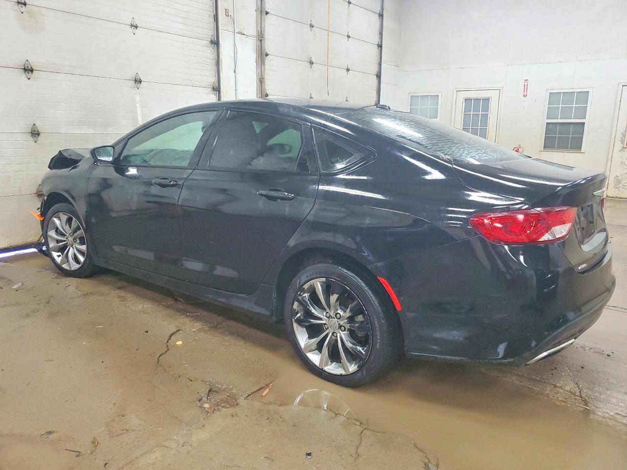 2016 CHRYSLER 200 S photo 2
