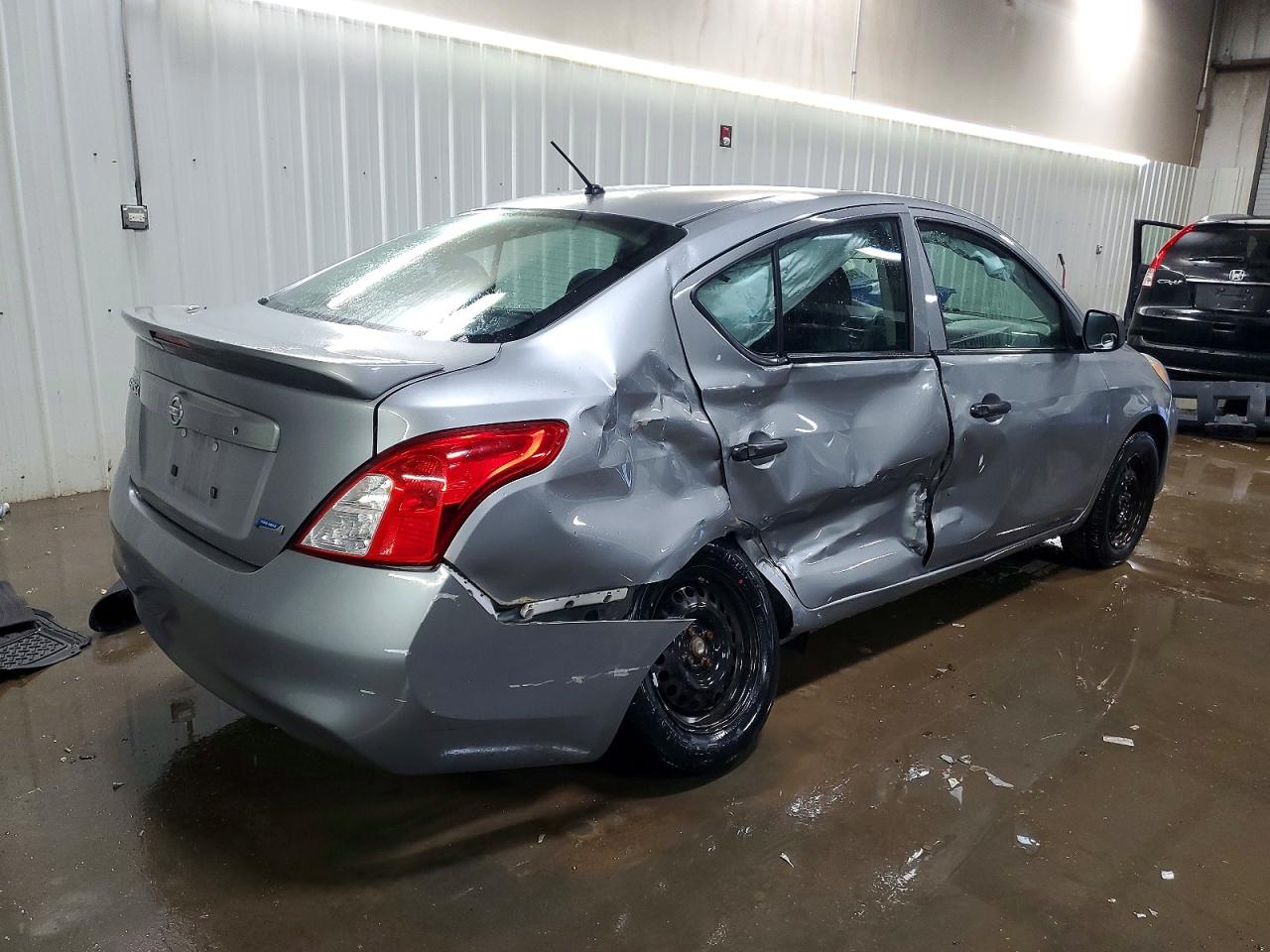 2014 NISSAN VERSA S photo 3