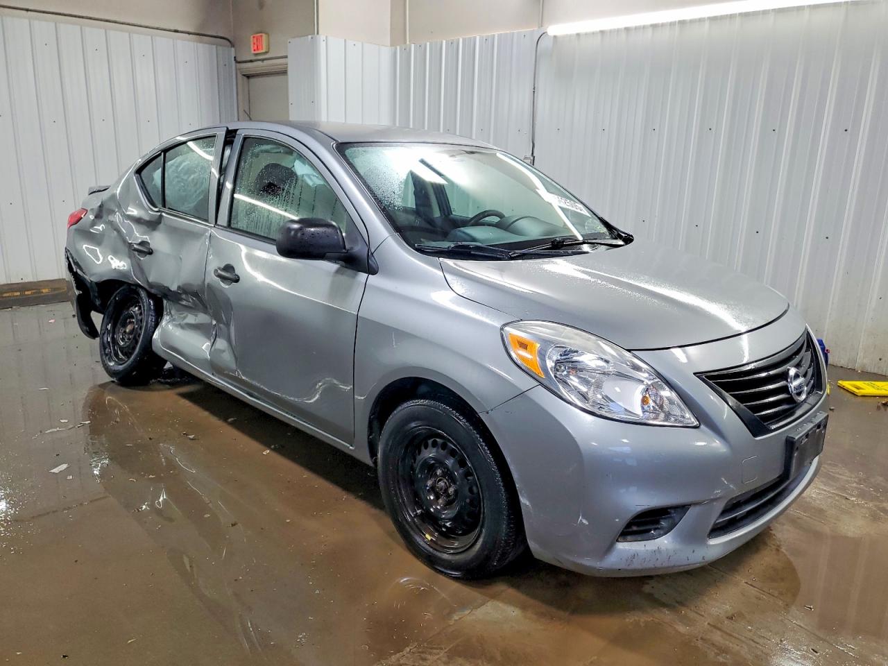 2014 NISSAN VERSA S photo 4